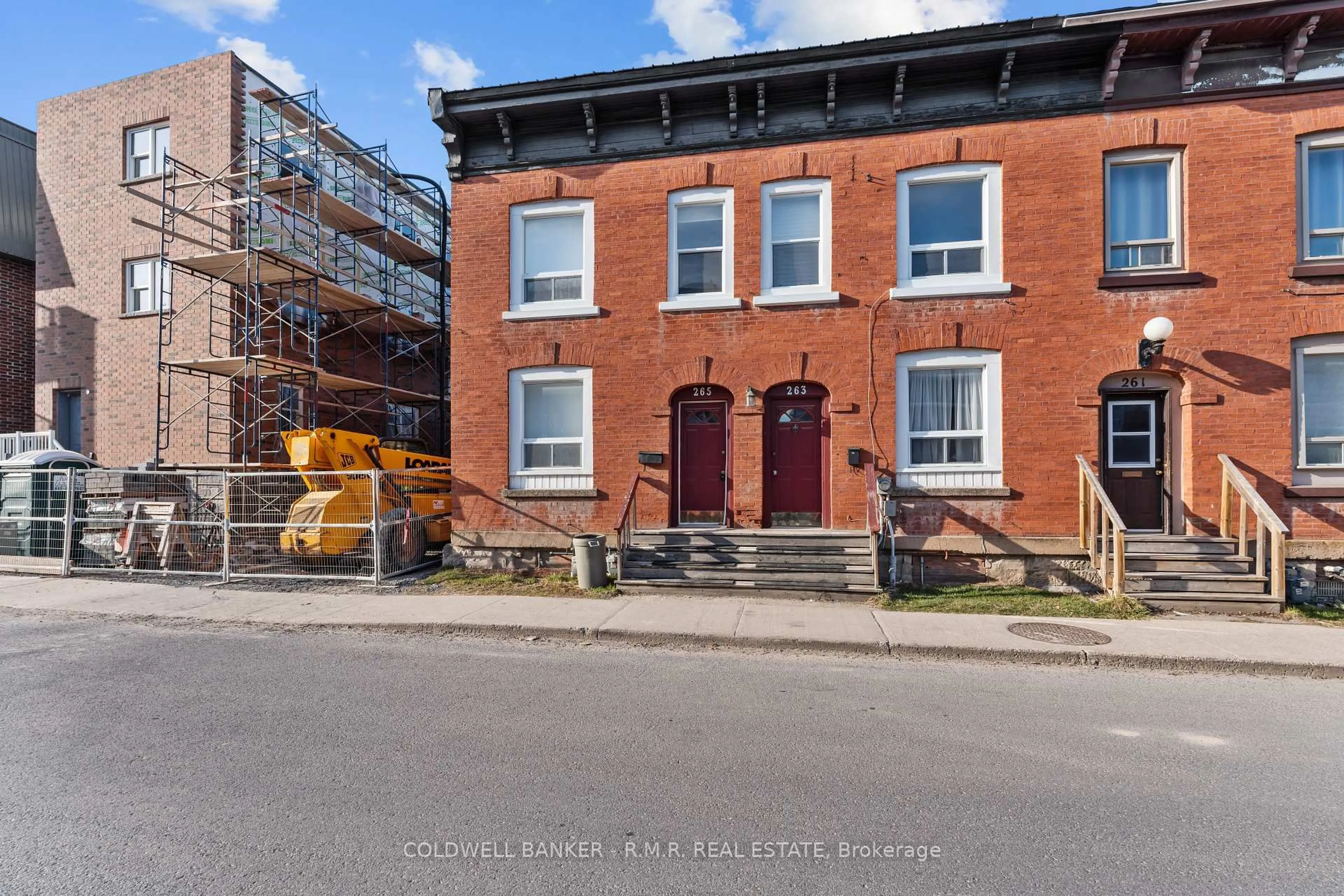 A pic from outside/outdoor area/front of a property/back of a property/a pic from drone, building for 265 Earl St, Kingston Ontario K7L 2H9