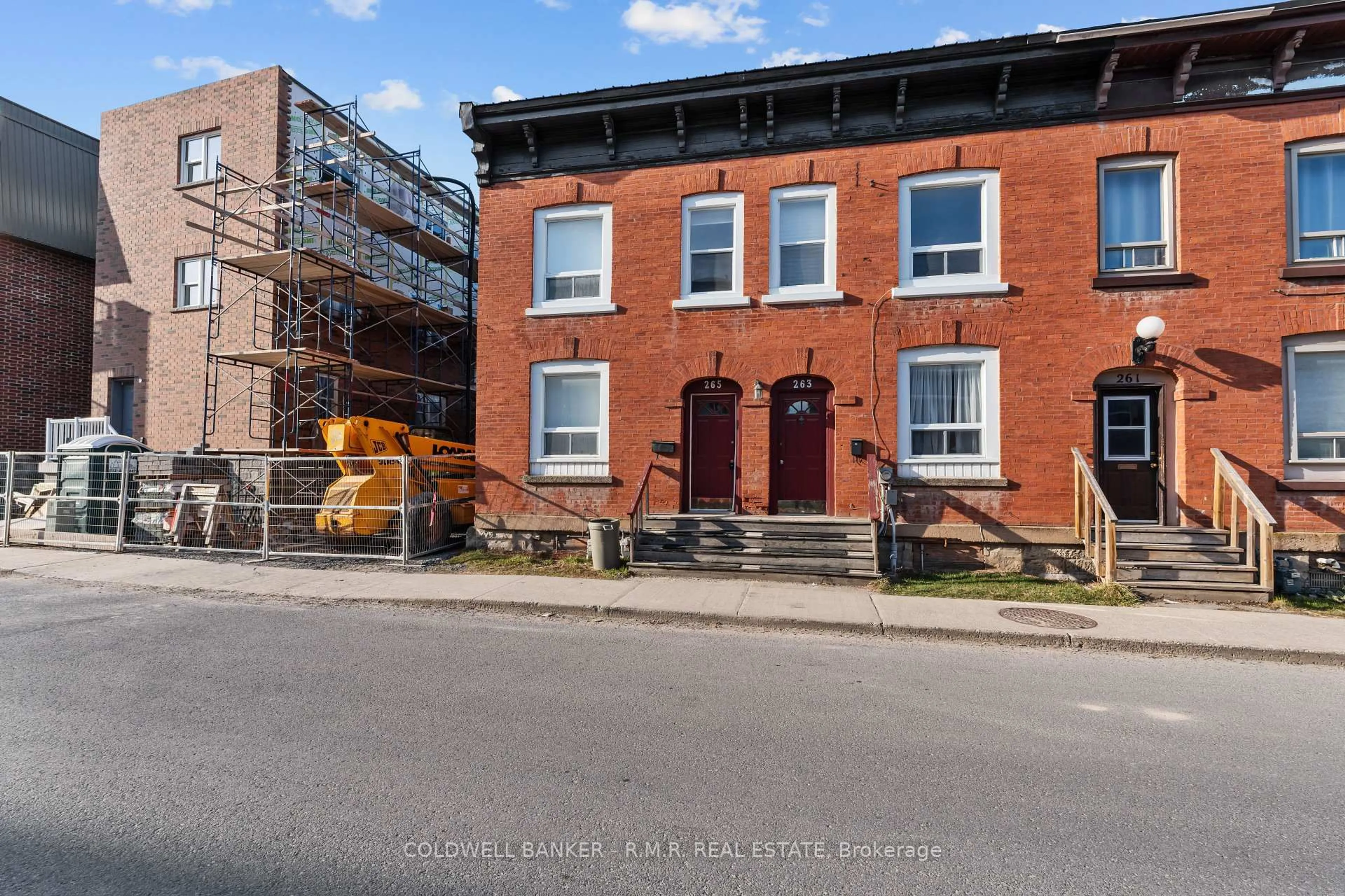 A pic from outside/outdoor area/front of a property/back of a property/a pic from drone, building for 265 Earl St, Kingston Ontario K7L 2H9