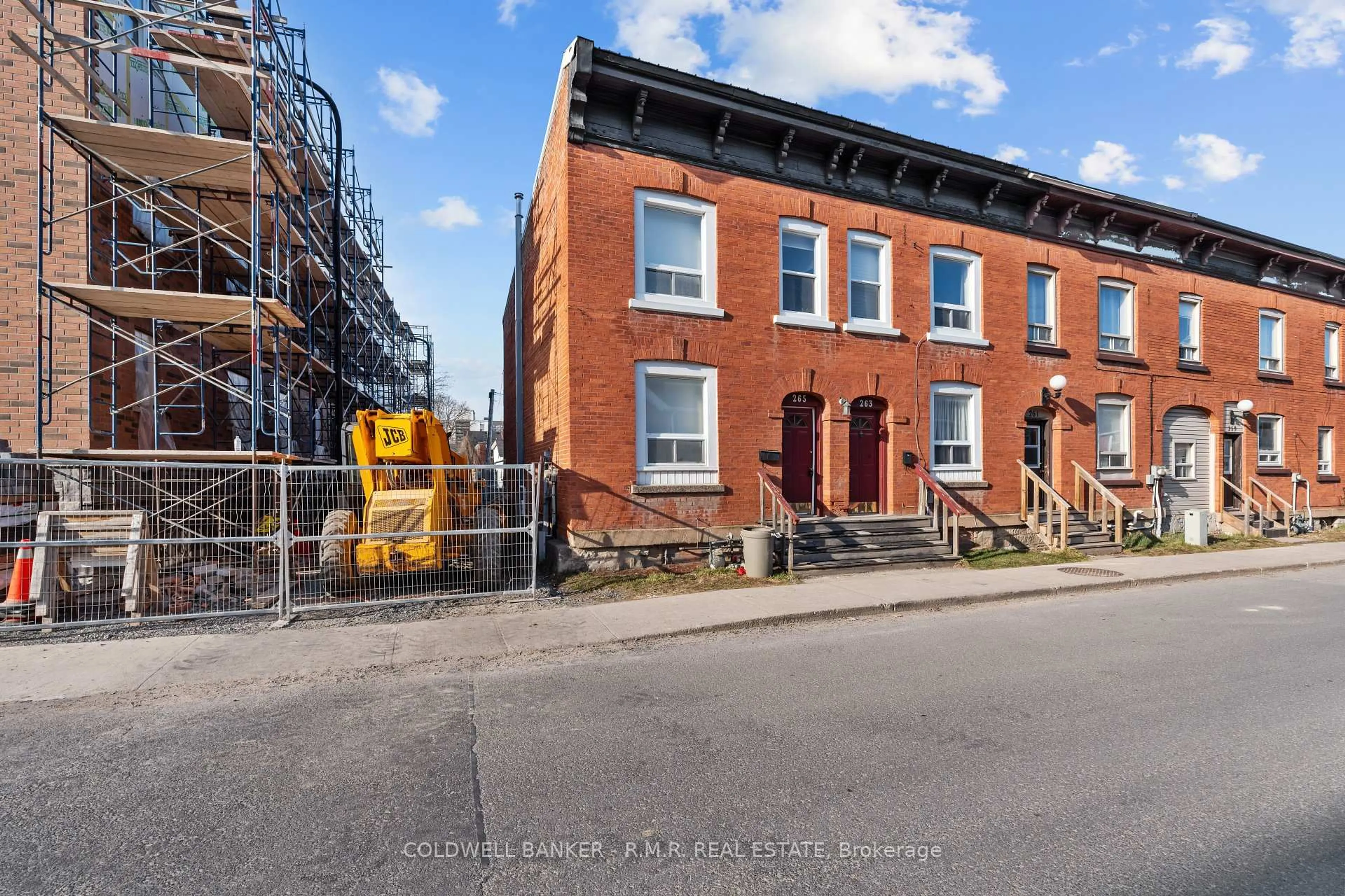 A pic from outside/outdoor area/front of a property/back of a property/a pic from drone, building for 265 Earl St, Kingston Ontario K7L 2H9