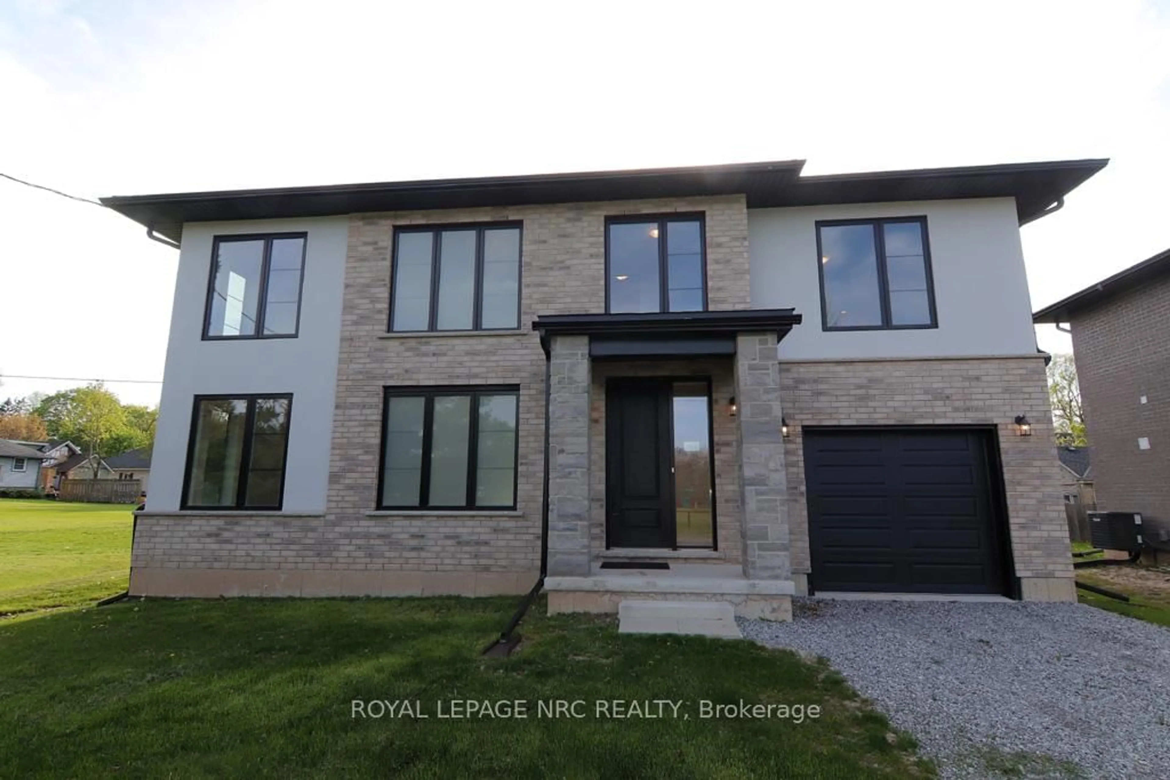 Home with brick exterior material, building for 203 Park St, Fort Erie Ontario L0S 1N0