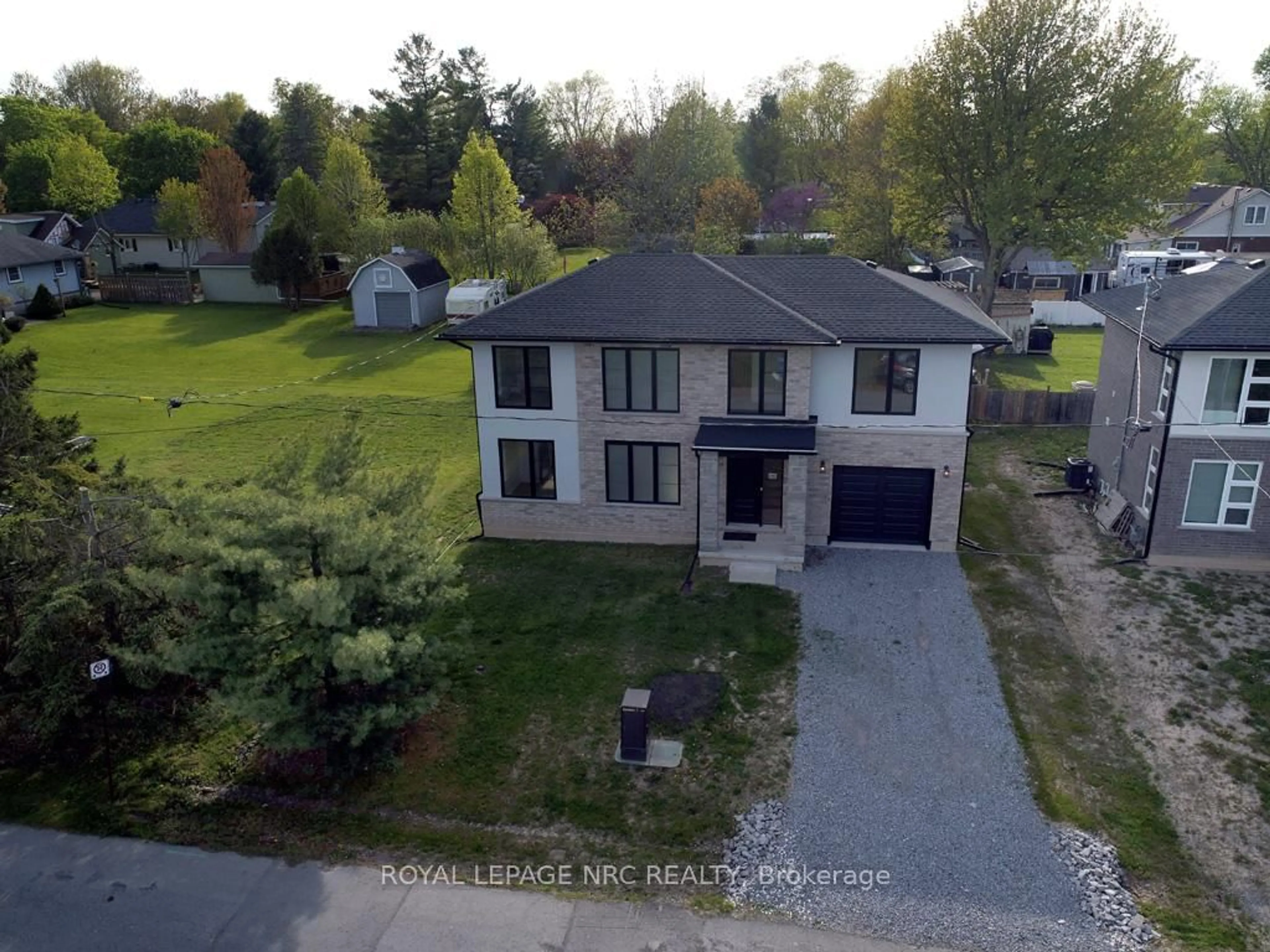 A pic from outside/outdoor area/front of a property/back of a property/a pic from drone, street for 203 Park St, Fort Erie Ontario L0S 1N0
