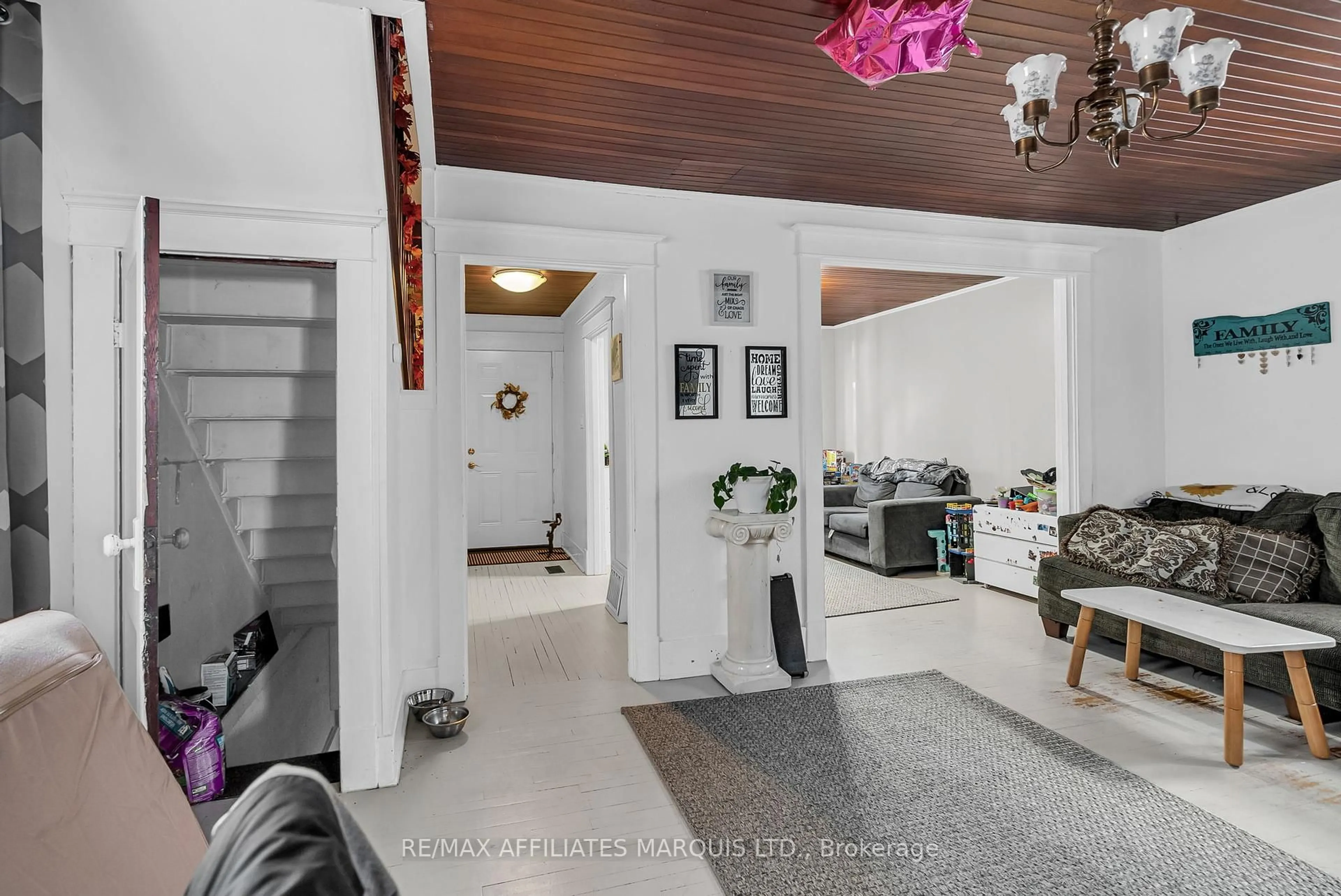 Indoor foyer for 316 Mcconnell Ave, Cornwall Ontario K6H 4L5