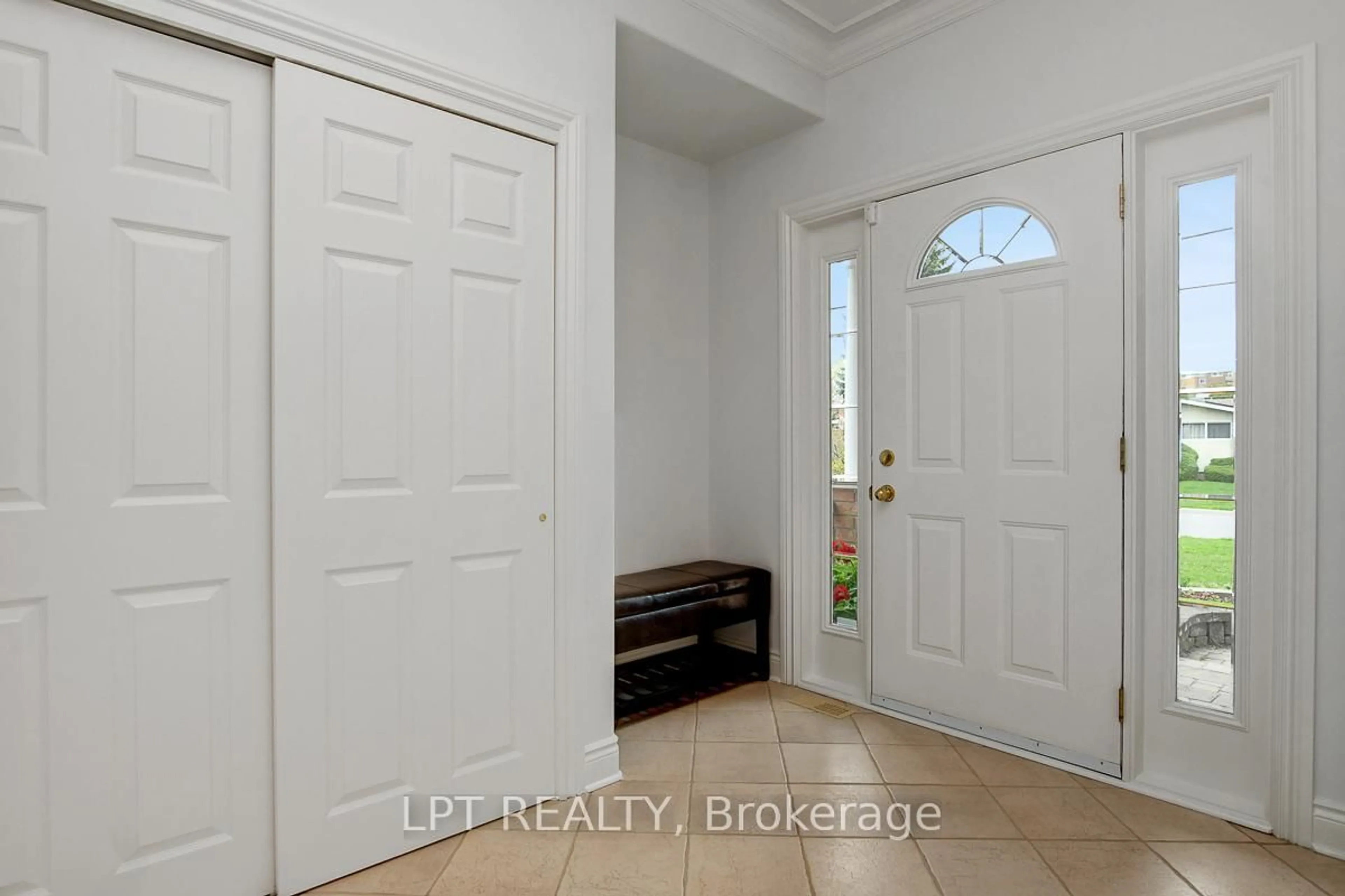Indoor entryway for 10A Ashburn Dr, Ottawa Ontario K2E 6N3