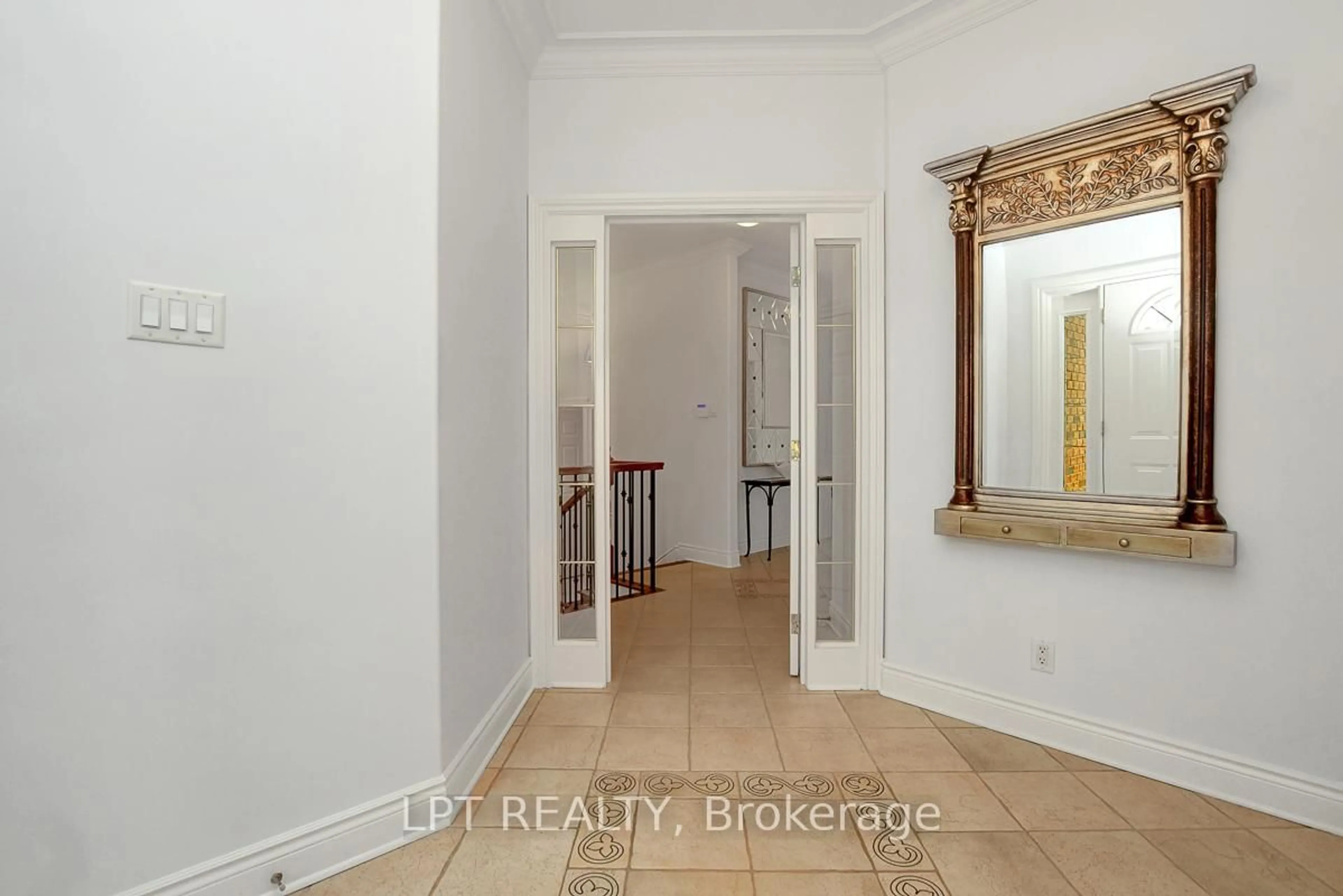 Indoor entryway for 10A Ashburn Dr, Ottawa Ontario K2E 6N3