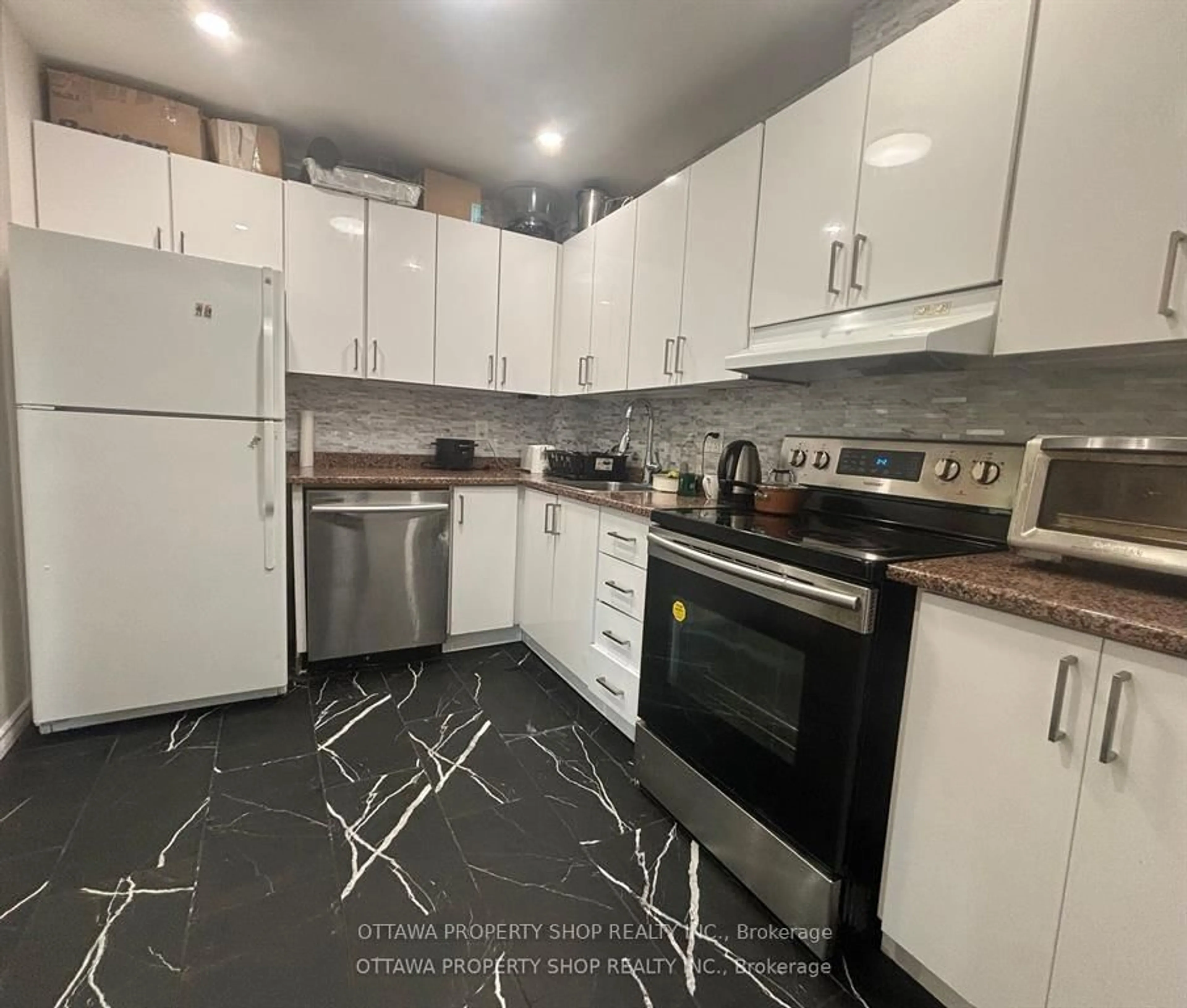 Open concept kitchen, ceramic/tile floor for 825 Cahill Dr #185, Ottawa Ontario K1V 9N8
