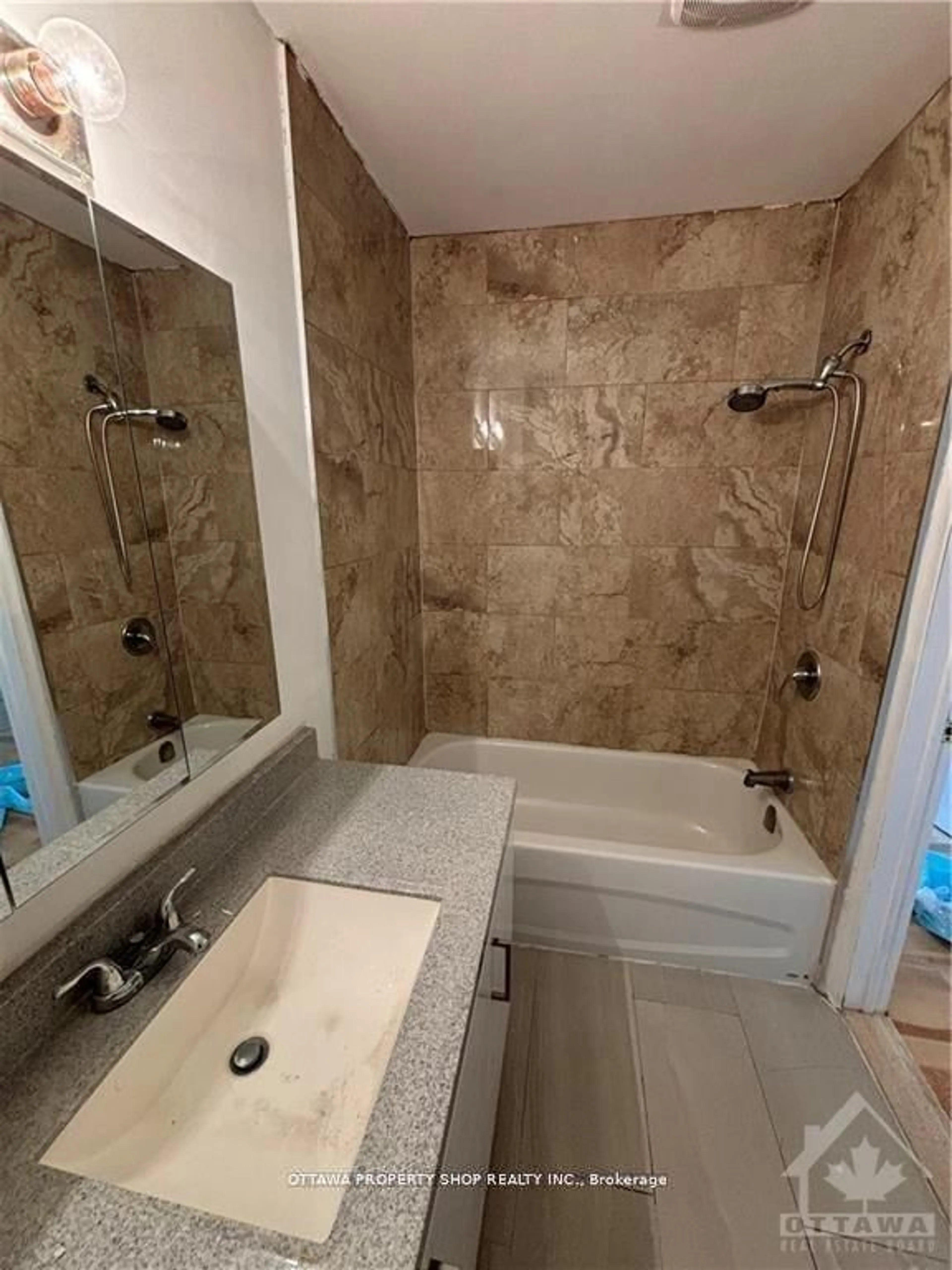 Standard bathroom, ceramic/tile floor for 825 Cahill Dr #185, Ottawa Ontario K1V 9N8