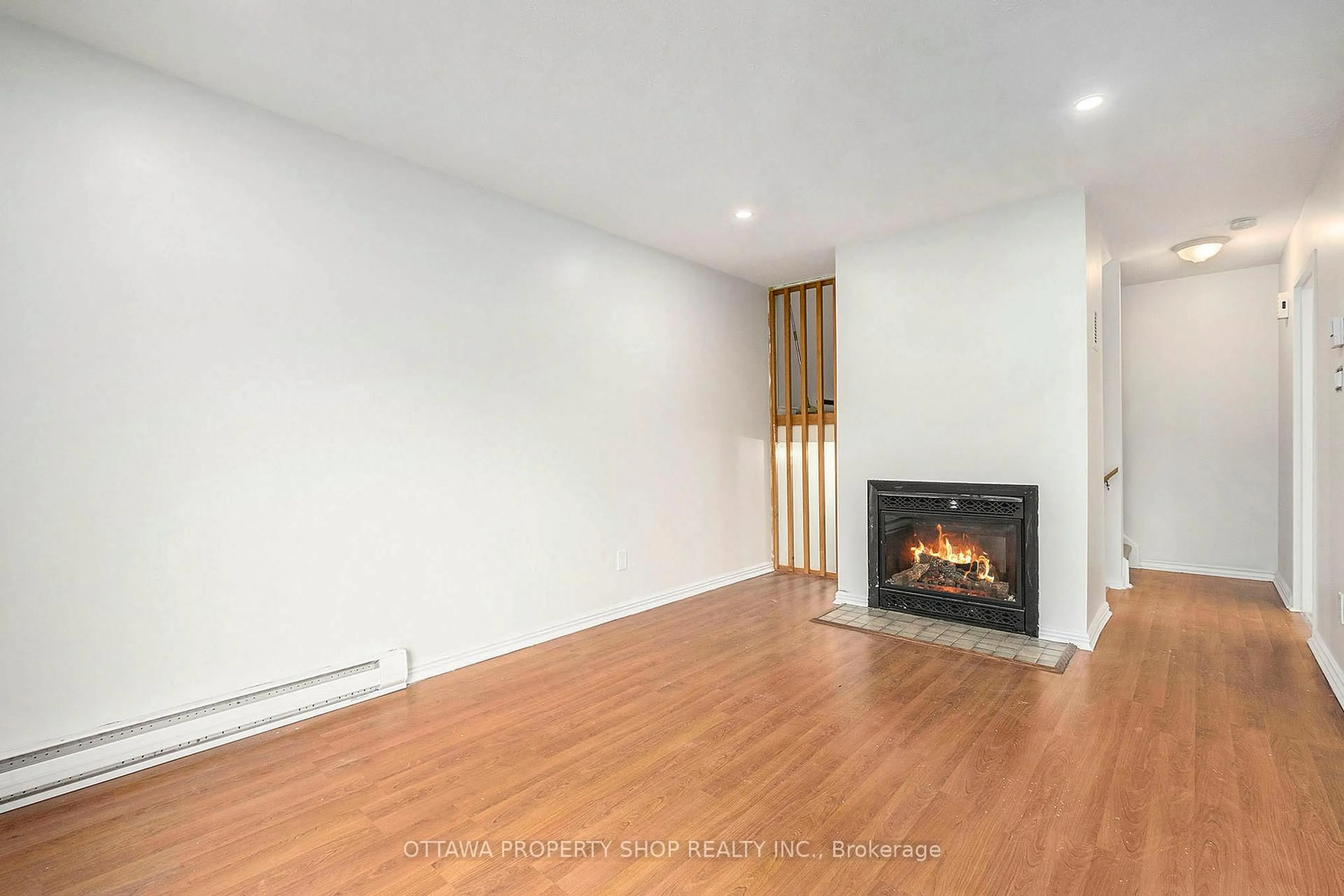 A pic of a room for 825 Cahill Dr #185, Ottawa Ontario K1V 9N8