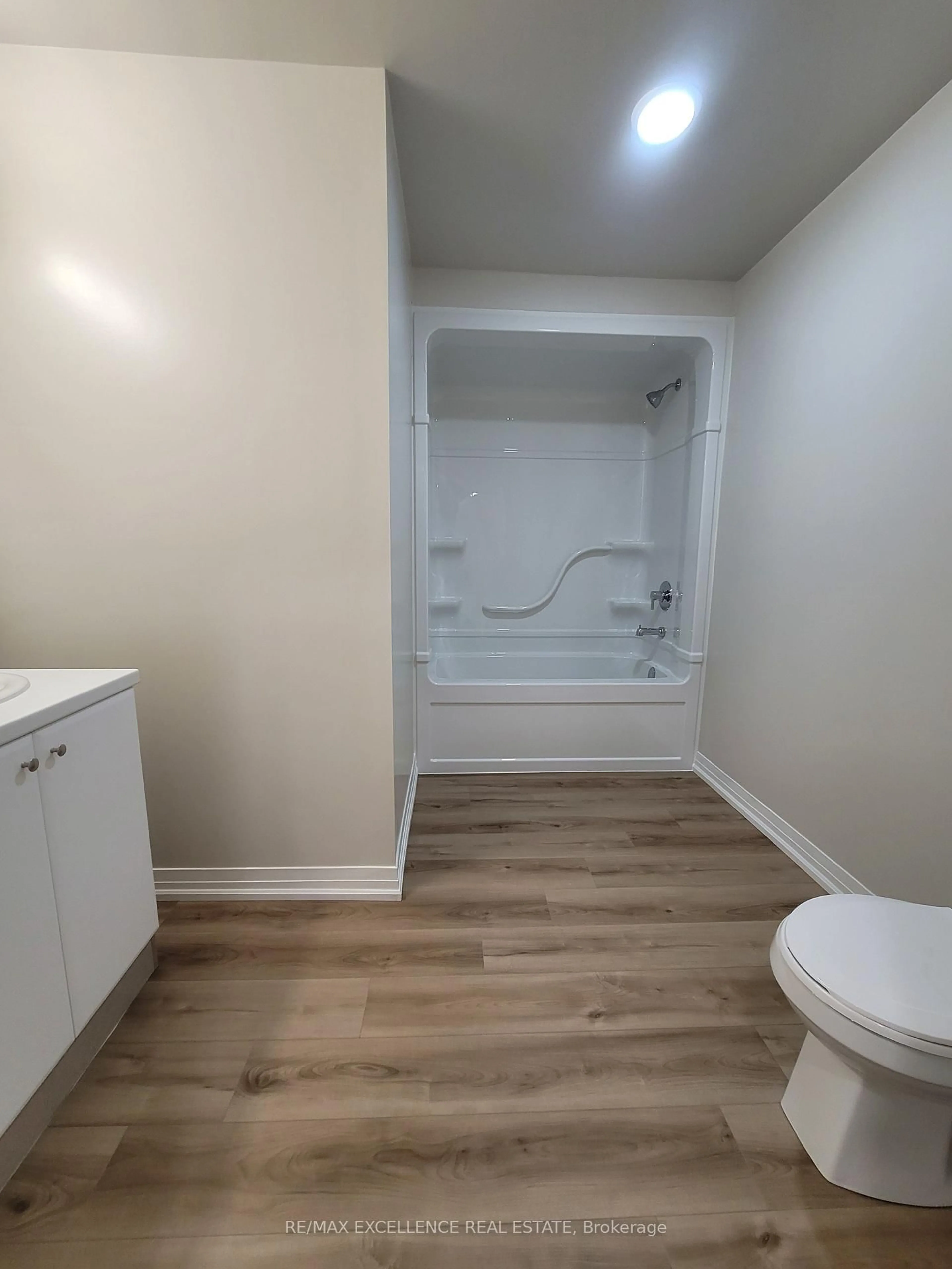 A pic of a room for 50 Herrick Ave #235, St. Catharines Ontario L2P 2T9