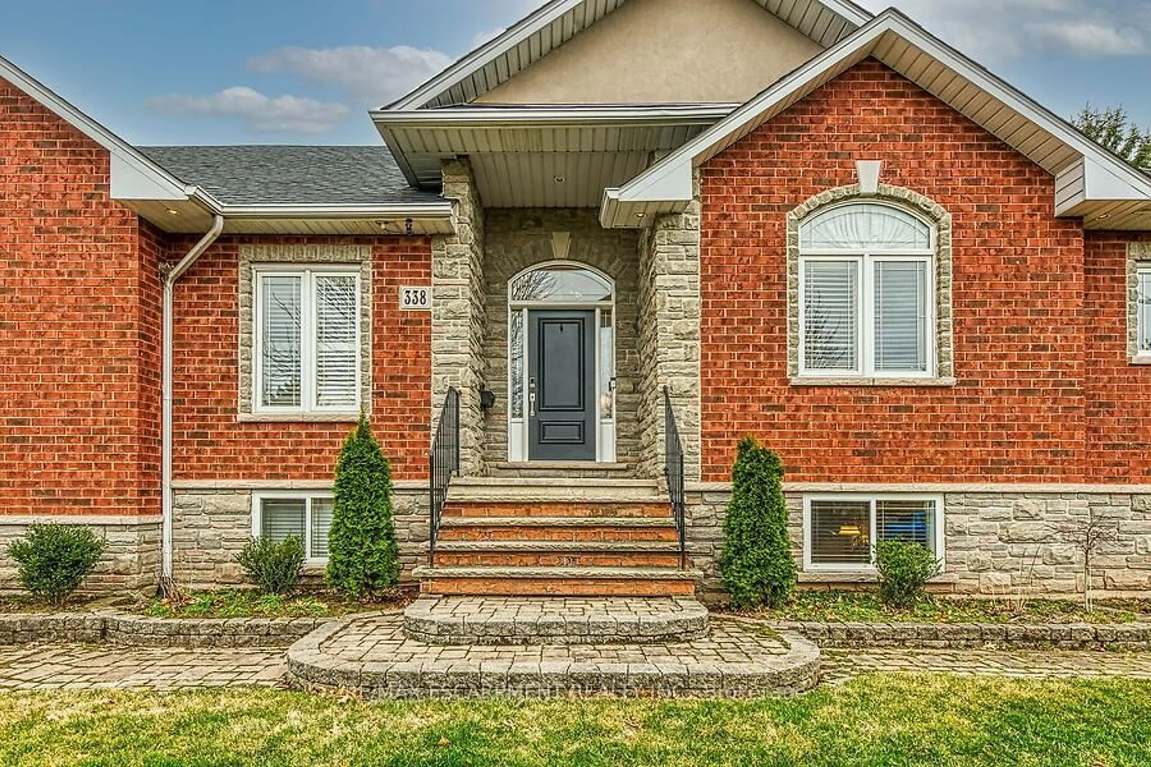 Home with brick exterior material, street for 338 CENTRAL Ave, Grimsby Ontario L3M 4W7