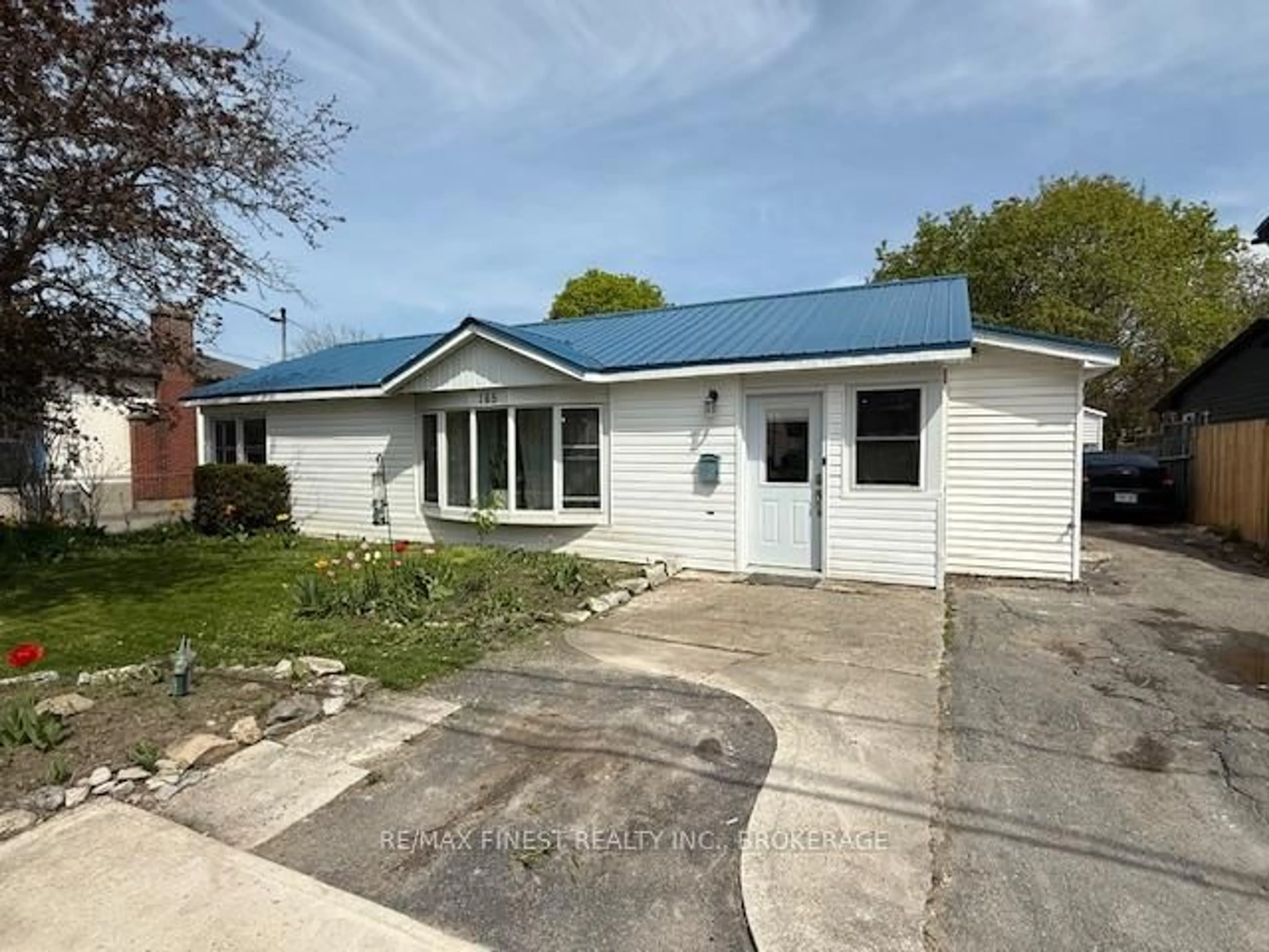 Unknown for 165 Phillips St, Kingston Ontario K7M 2Z9