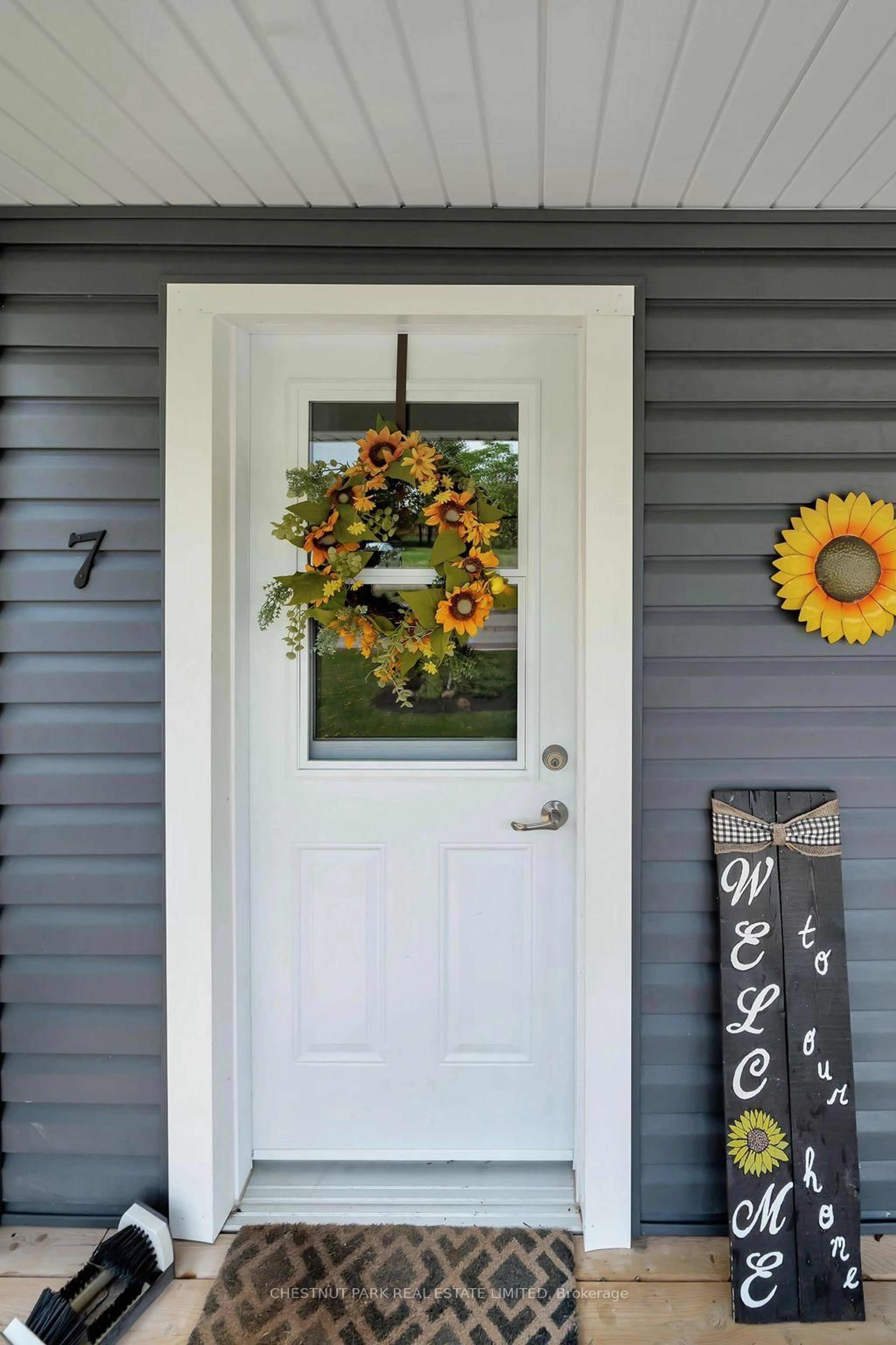 Indoor entryway for 7 Diver Belt Dr, Prince Edward County Ontario K0K 2T0