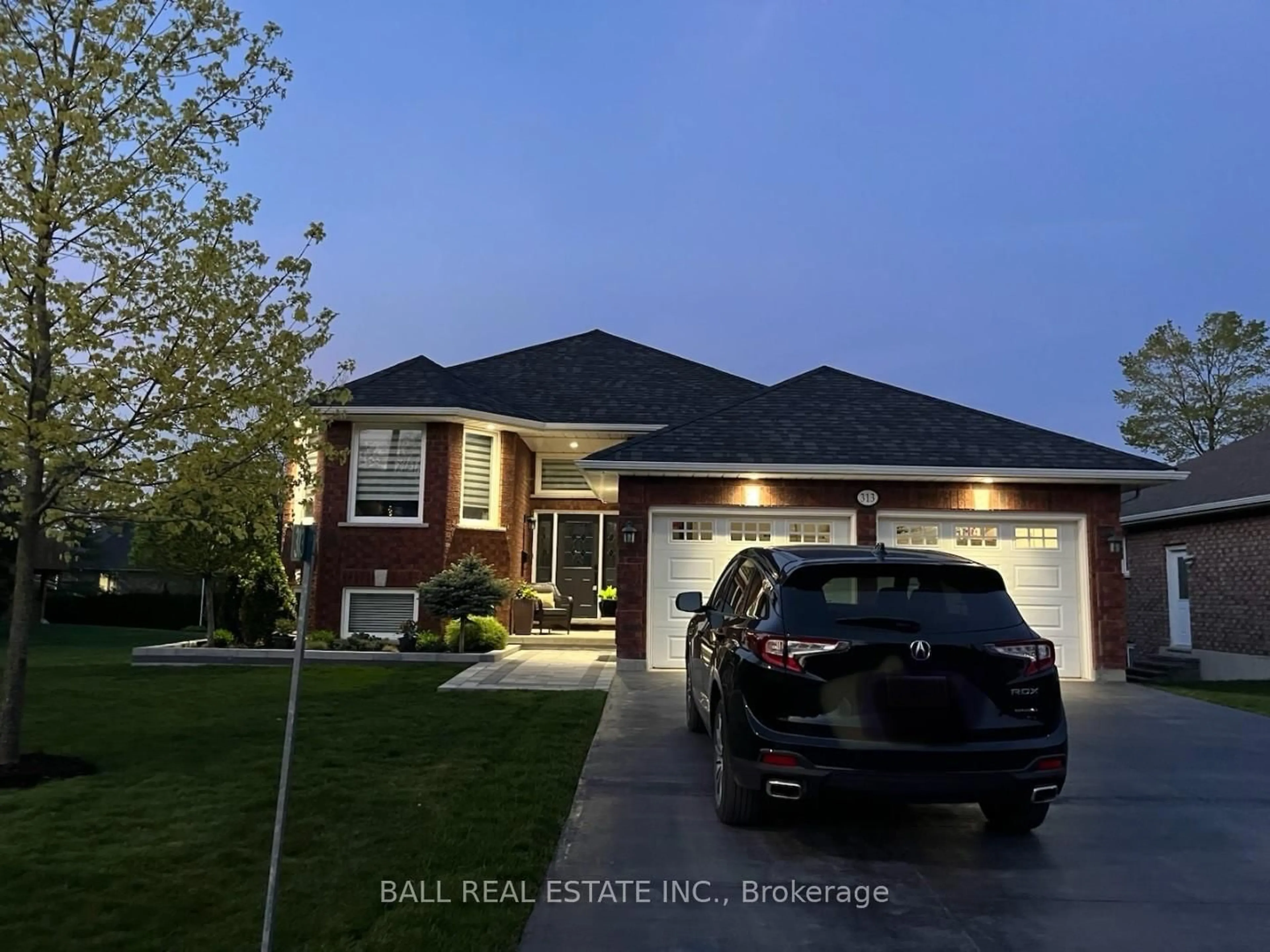 Home with brick exterior material, street for 313 Woodward Ave, Peterborough North Ontario K9L 1K2