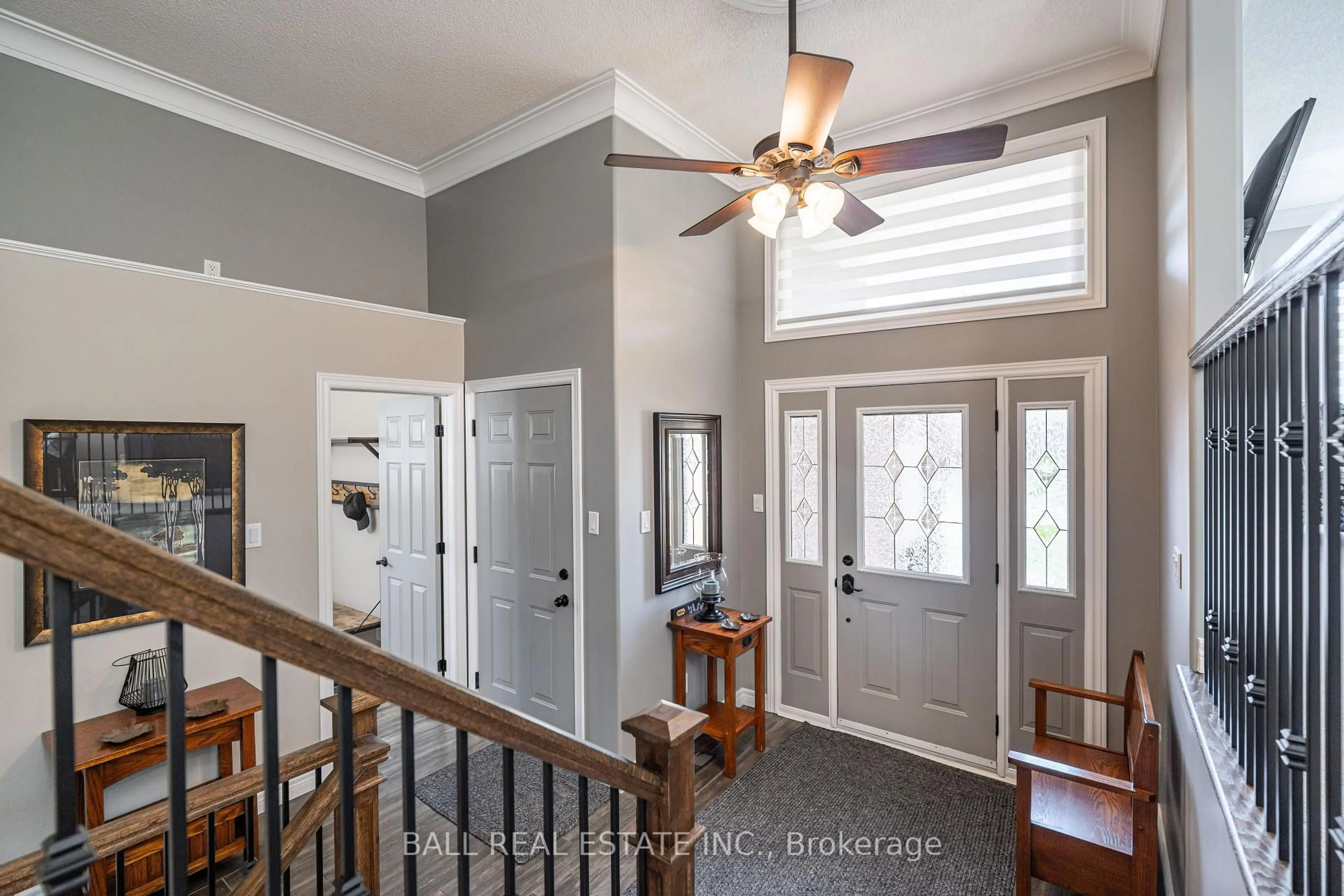 Indoor entryway for 313 Woodward Ave, Peterborough North Ontario K9L 1K2