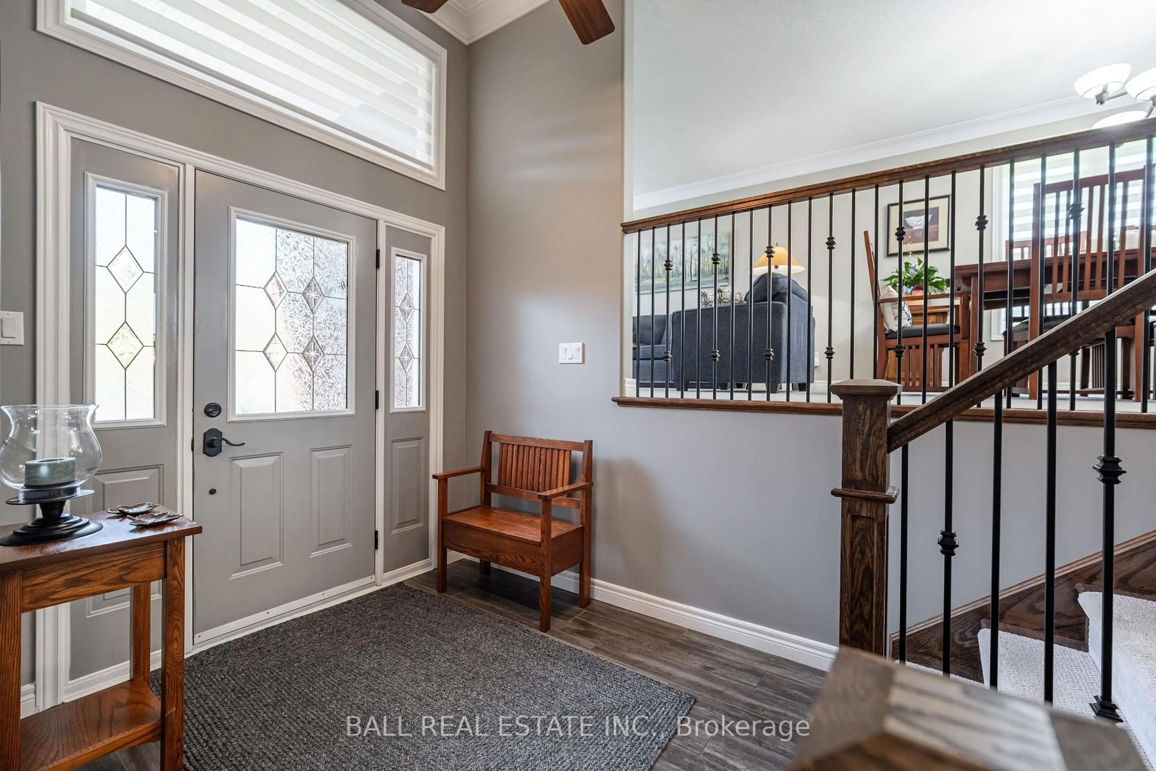 Indoor entryway for 313 Woodward Ave, Peterborough North Ontario K9L 1K2