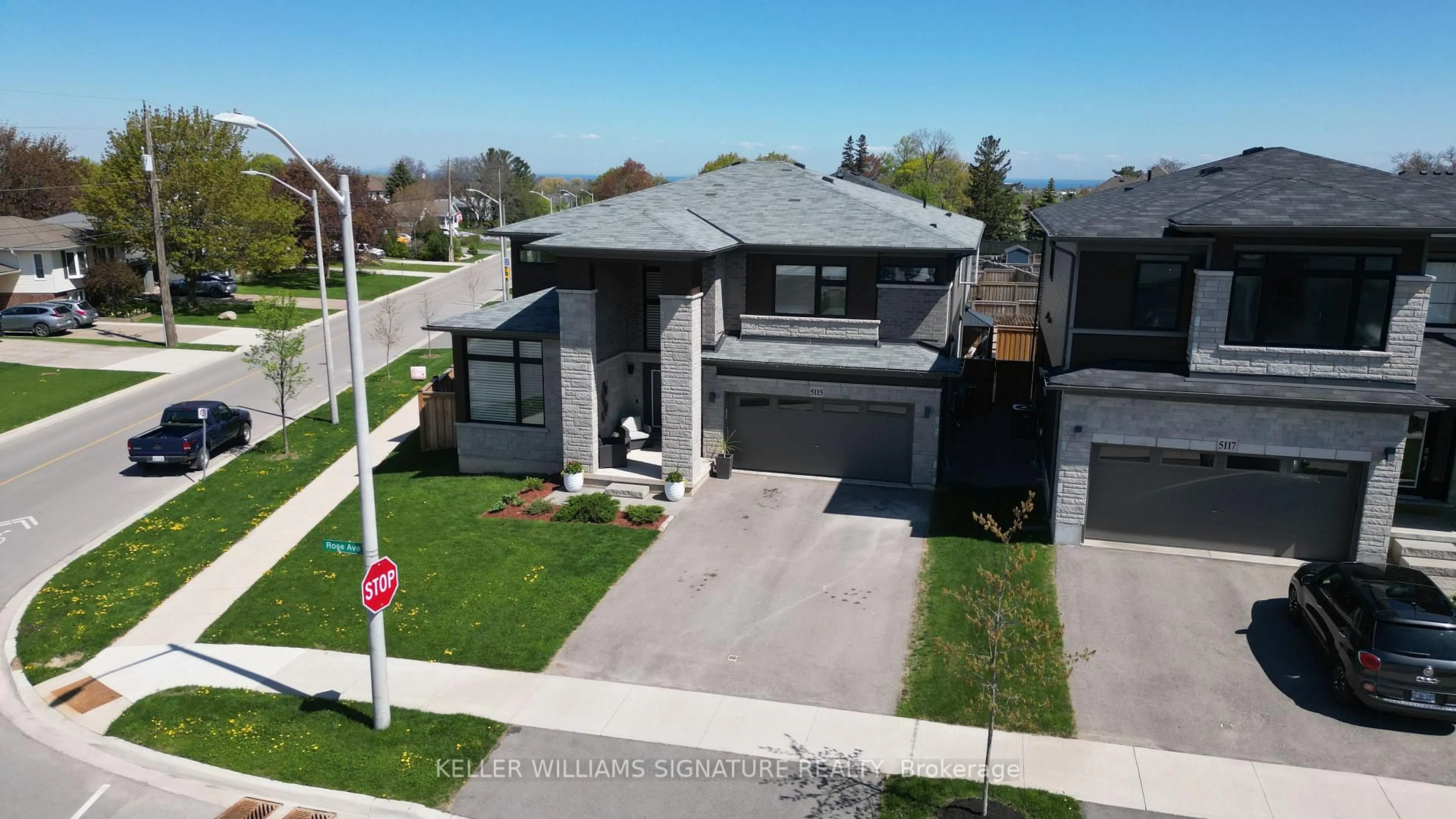 A pic from outside/outdoor area/front of a property/back of a property/a pic from drone, street for 5115 Rose Ave, Lincoln Ontario L0R 1B8