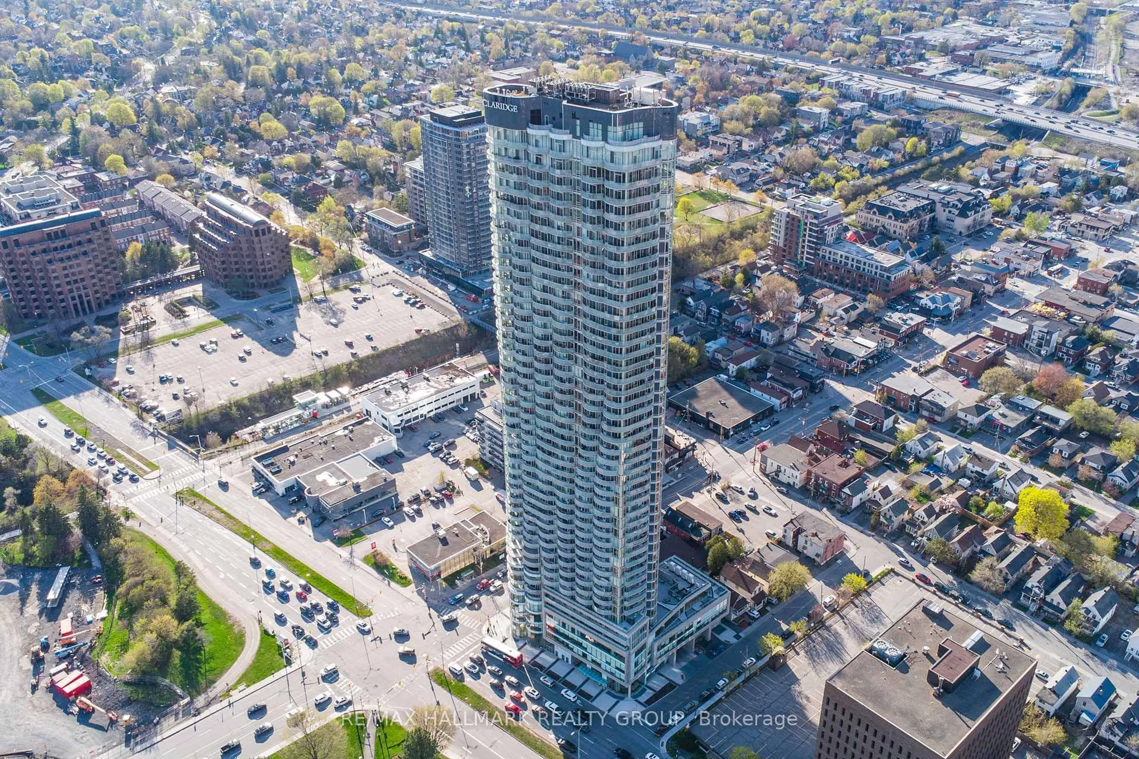 A pic from outside/outdoor area/front of a property/back of a property/a pic from drone, unknown for 805 CARLING Ave #3101, Ottawa Ontario K1S 5W9