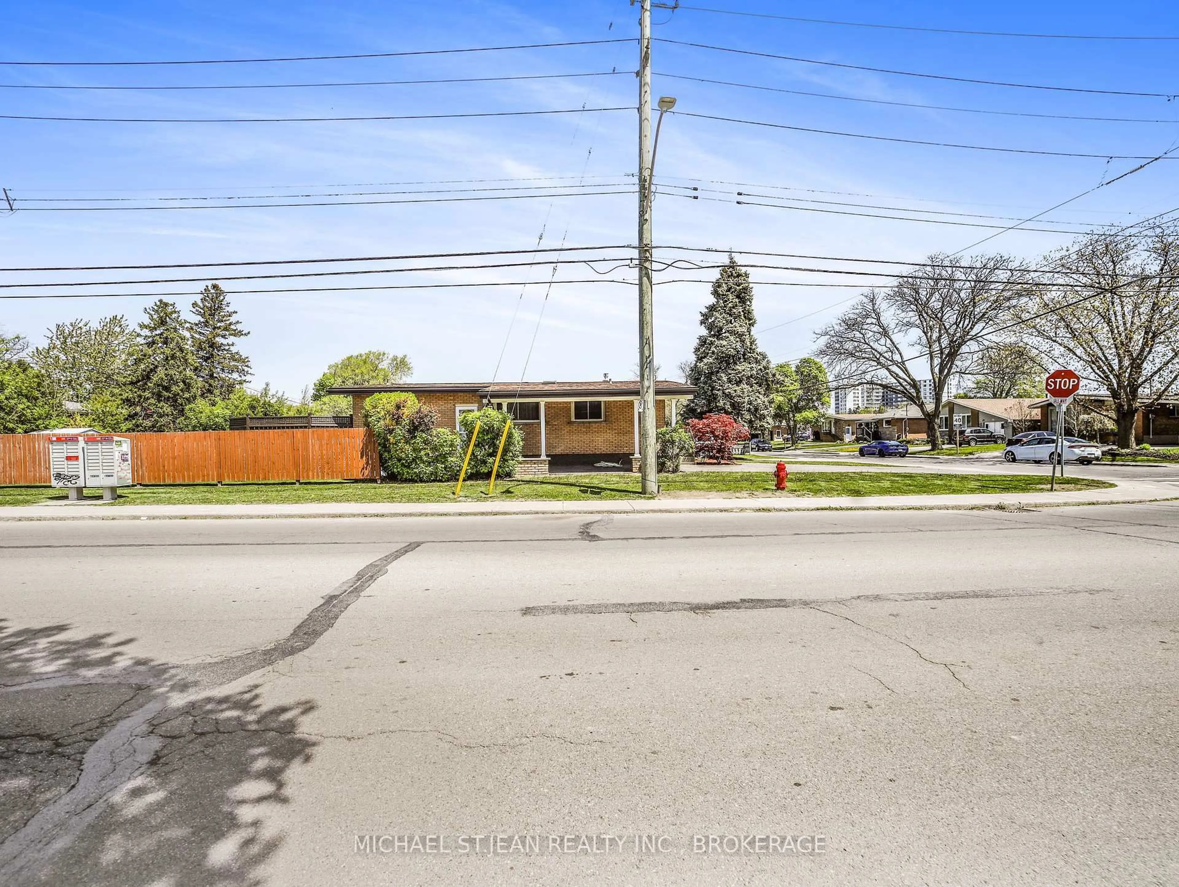 A pic from outside/outdoor area/front of a property/back of a property/a pic from drone, street for 82 Deschene Ave, Hamilton Ontario L9A 3J7