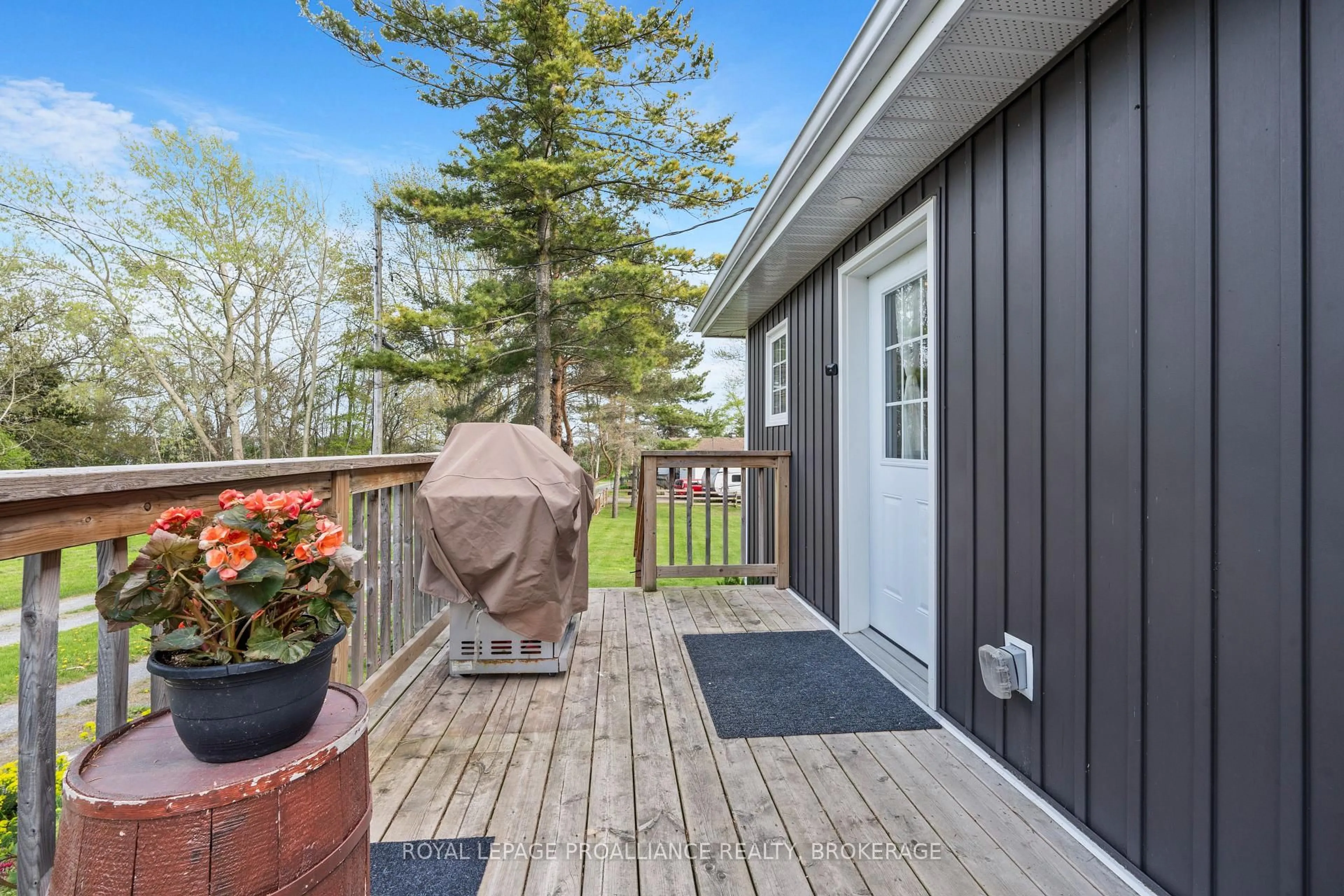 Patio, street for 449 Main St, Bath Ontario K0H 1G0