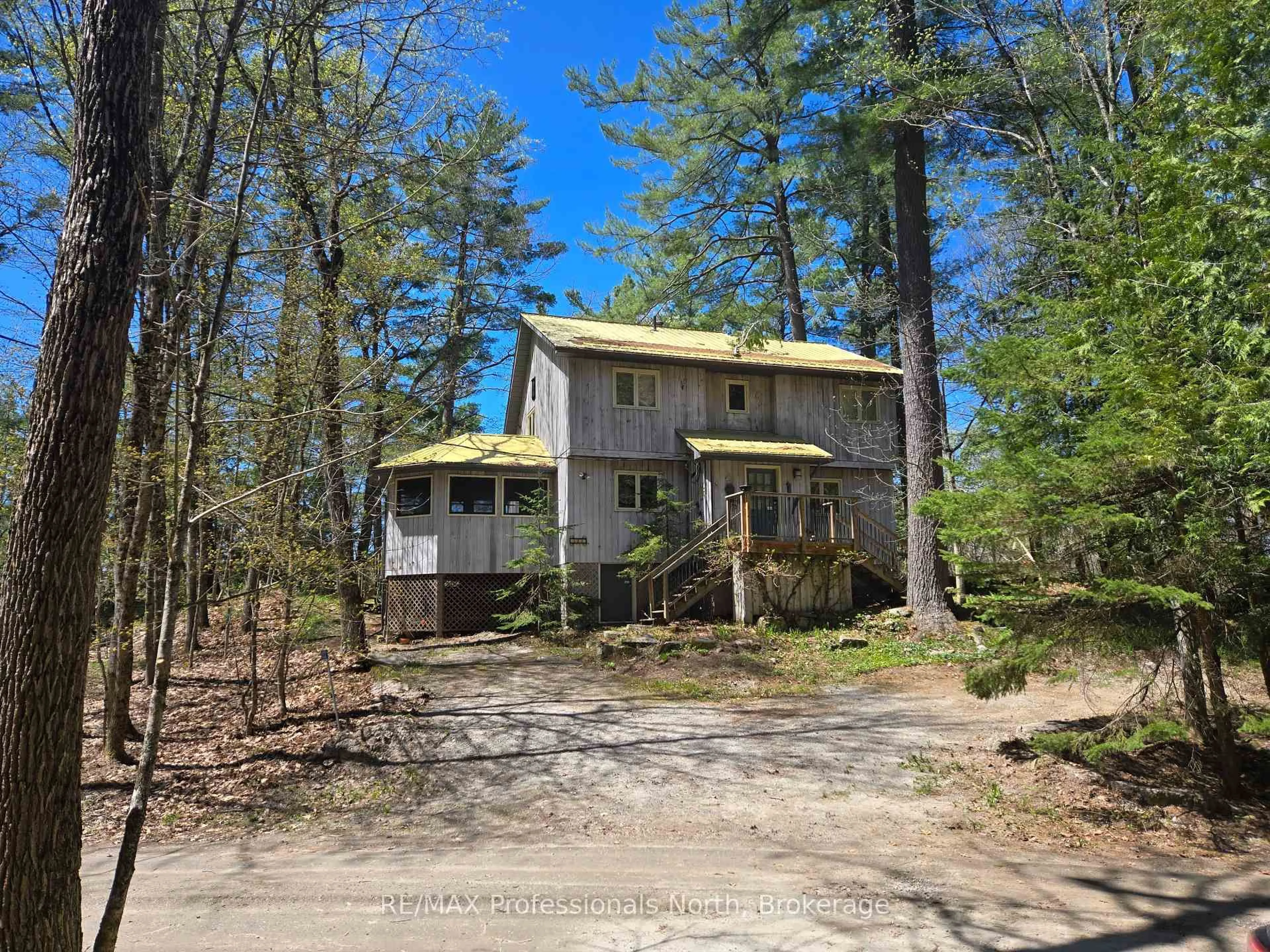 A pic from outside/outdoor area/front of a property/back of a property/a pic from drone, unknown for 1032 PARALLEL FALLS Lane, Minden Hills Ontario K0M 2K0