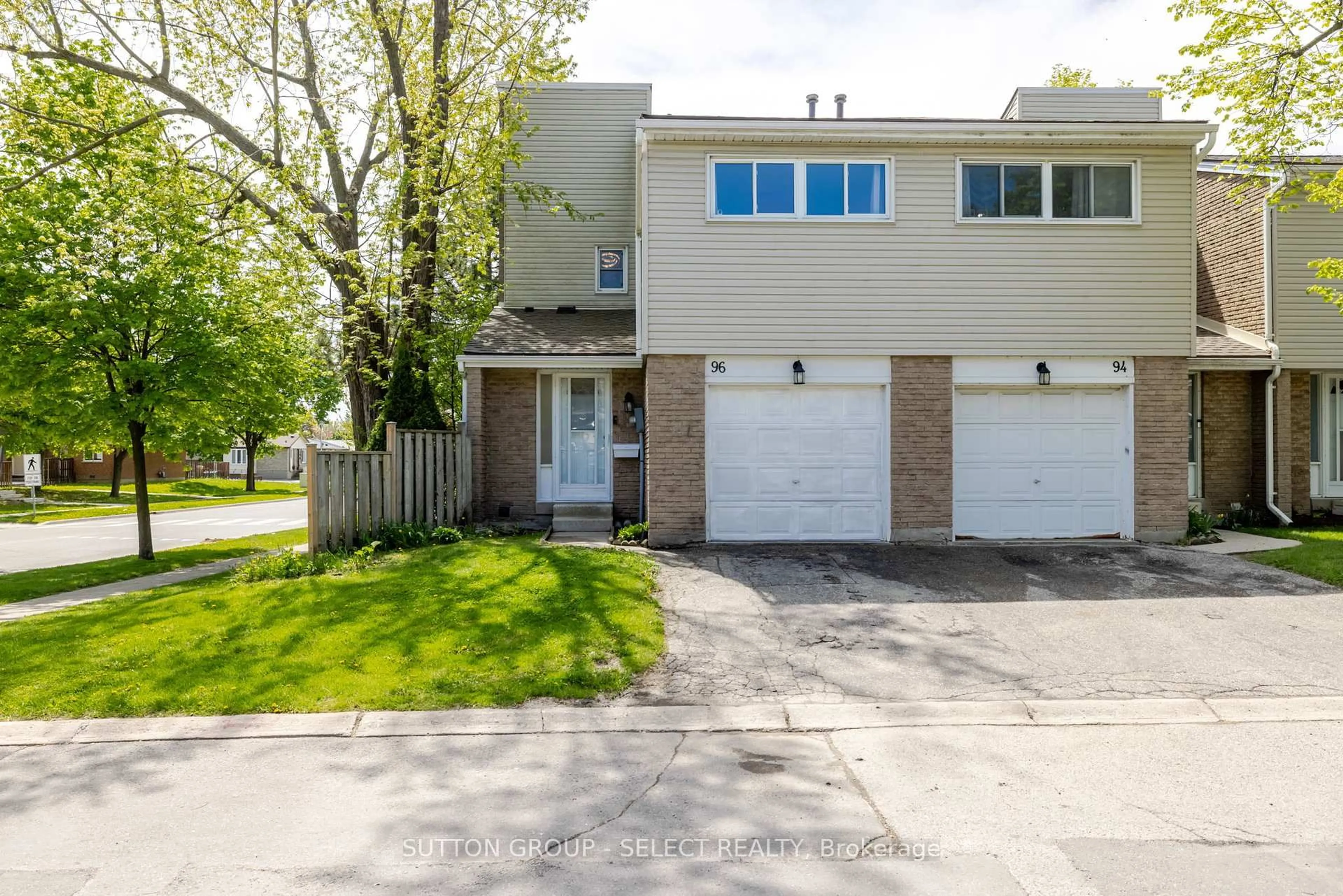 A pic from outside/outdoor area/front of a property/back of a property/a pic from drone, street for 590 Millbank Dr #96, London South Ontario N6E 2H2