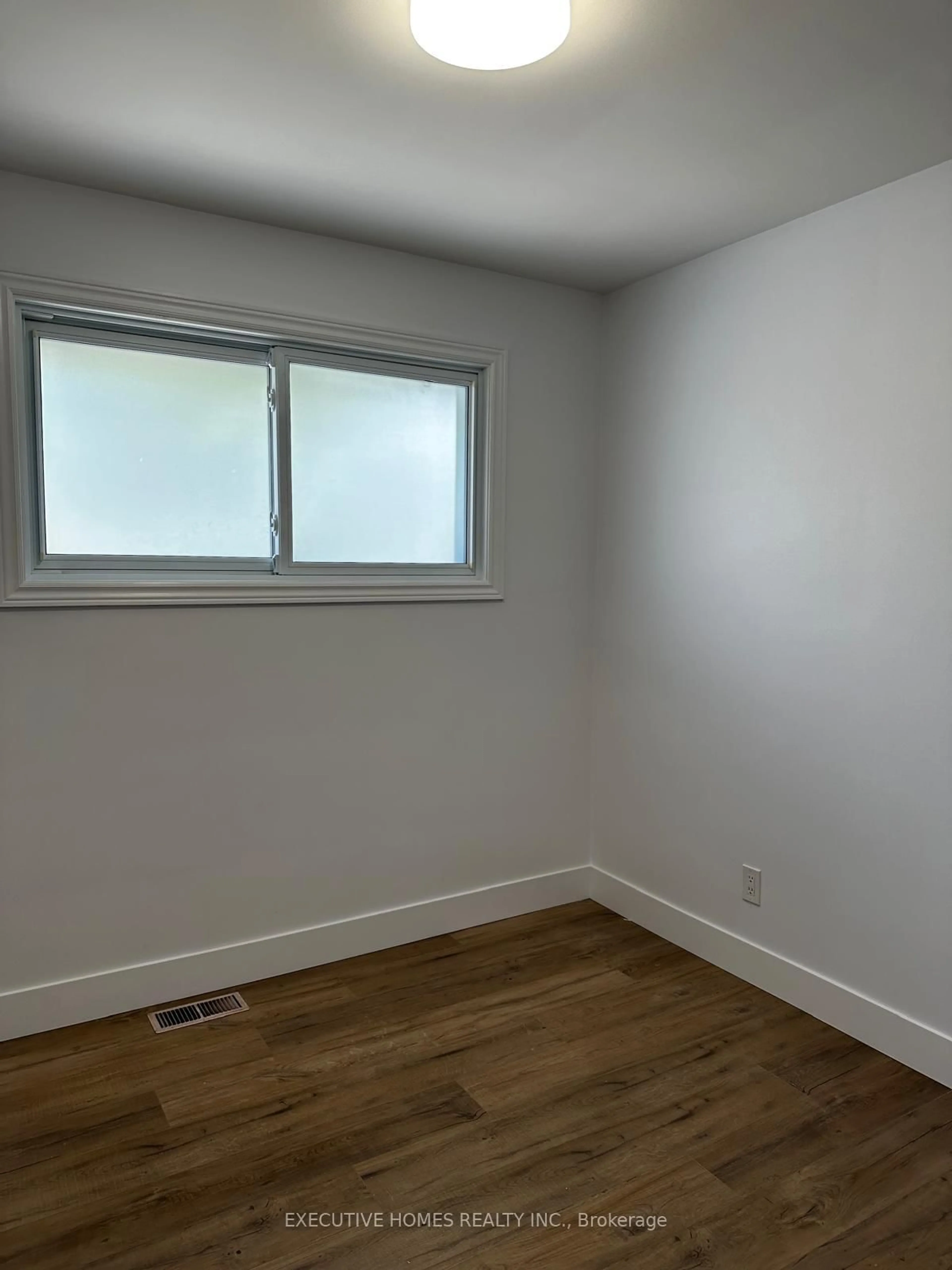 A pic of a room for 18 SILVERDALE Cres, London South Ontario N5Z 4A4