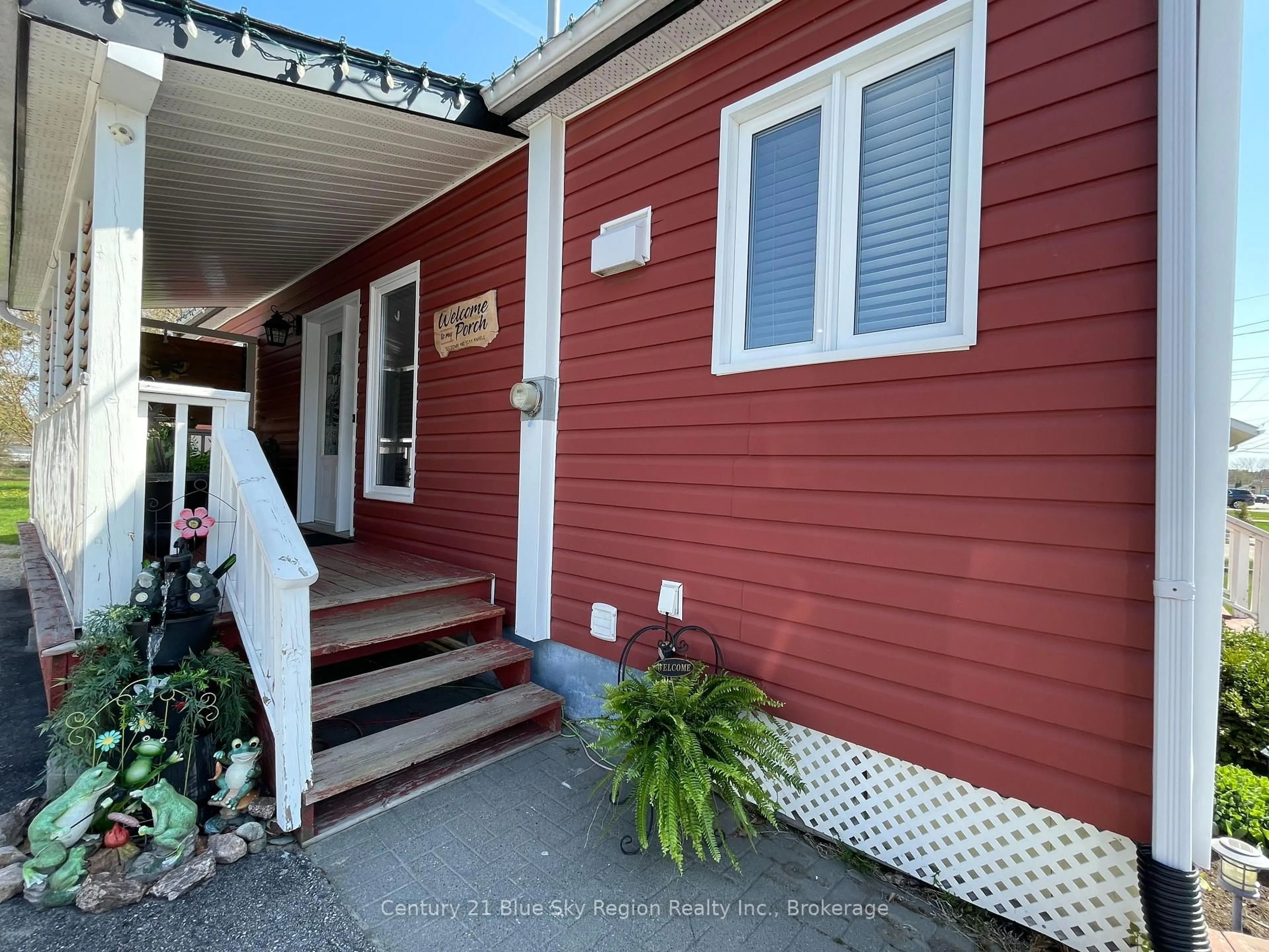 Home with vinyl exterior material, street for 133 John St, West Nipissing Ontario P2B 1Z3