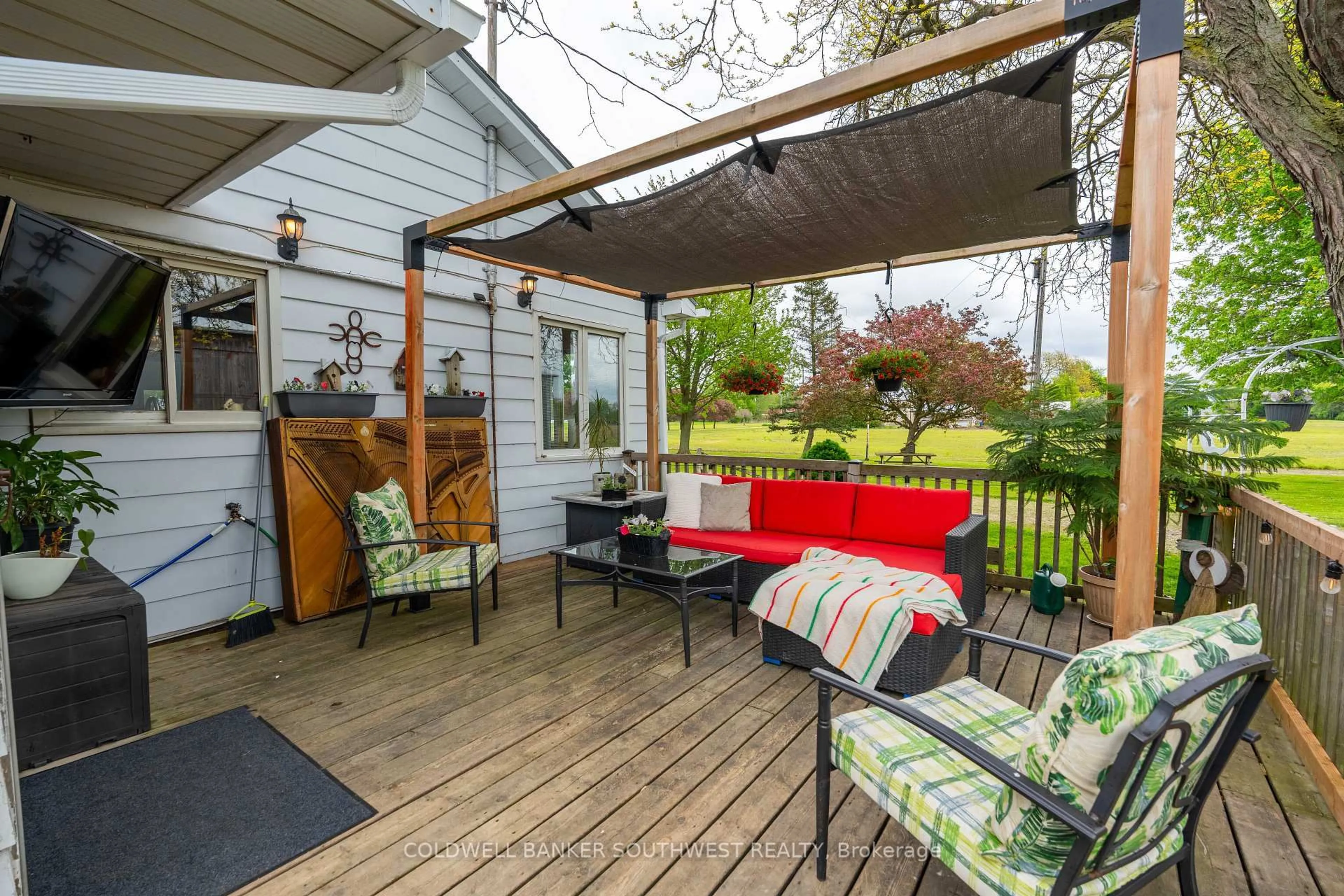 Patio, street for 6441 Moore St, Brooke-Alvinston Ontario N0N 1A0