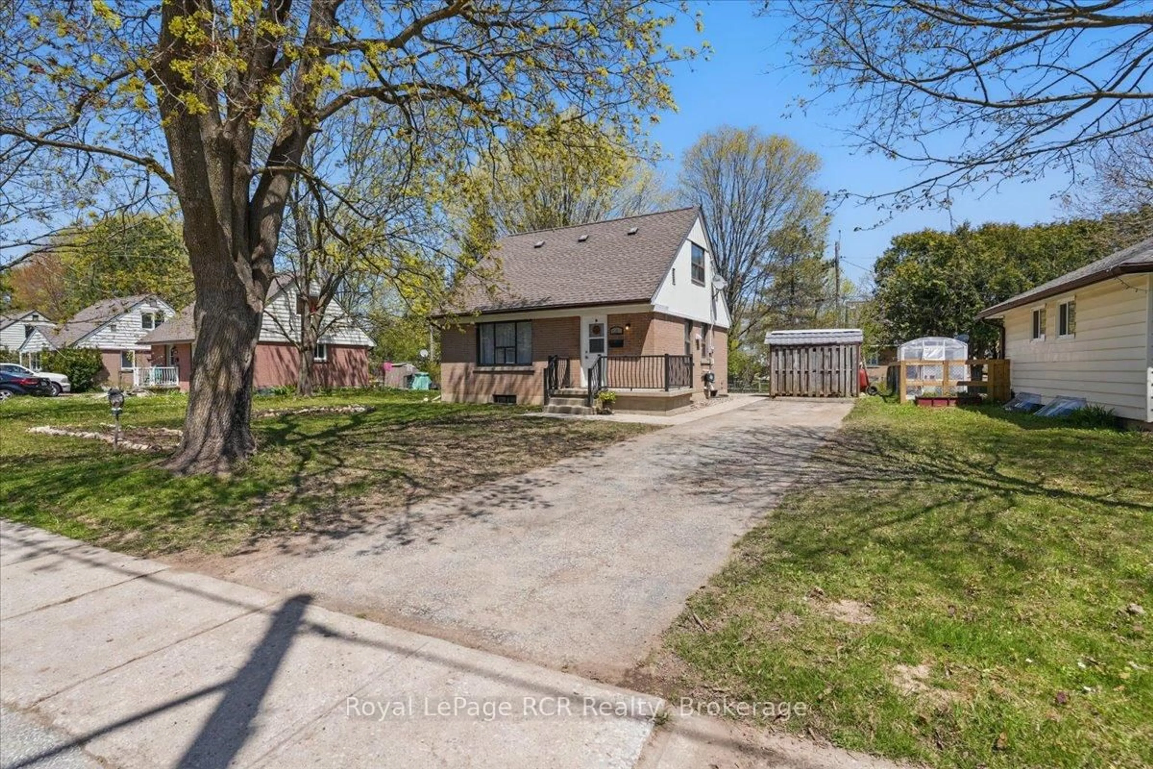 A pic from outside/outdoor area/front of a property/back of a property/a pic from drone, street for 1319 8th Ave, Owen Sound Ontario N4K 5M4