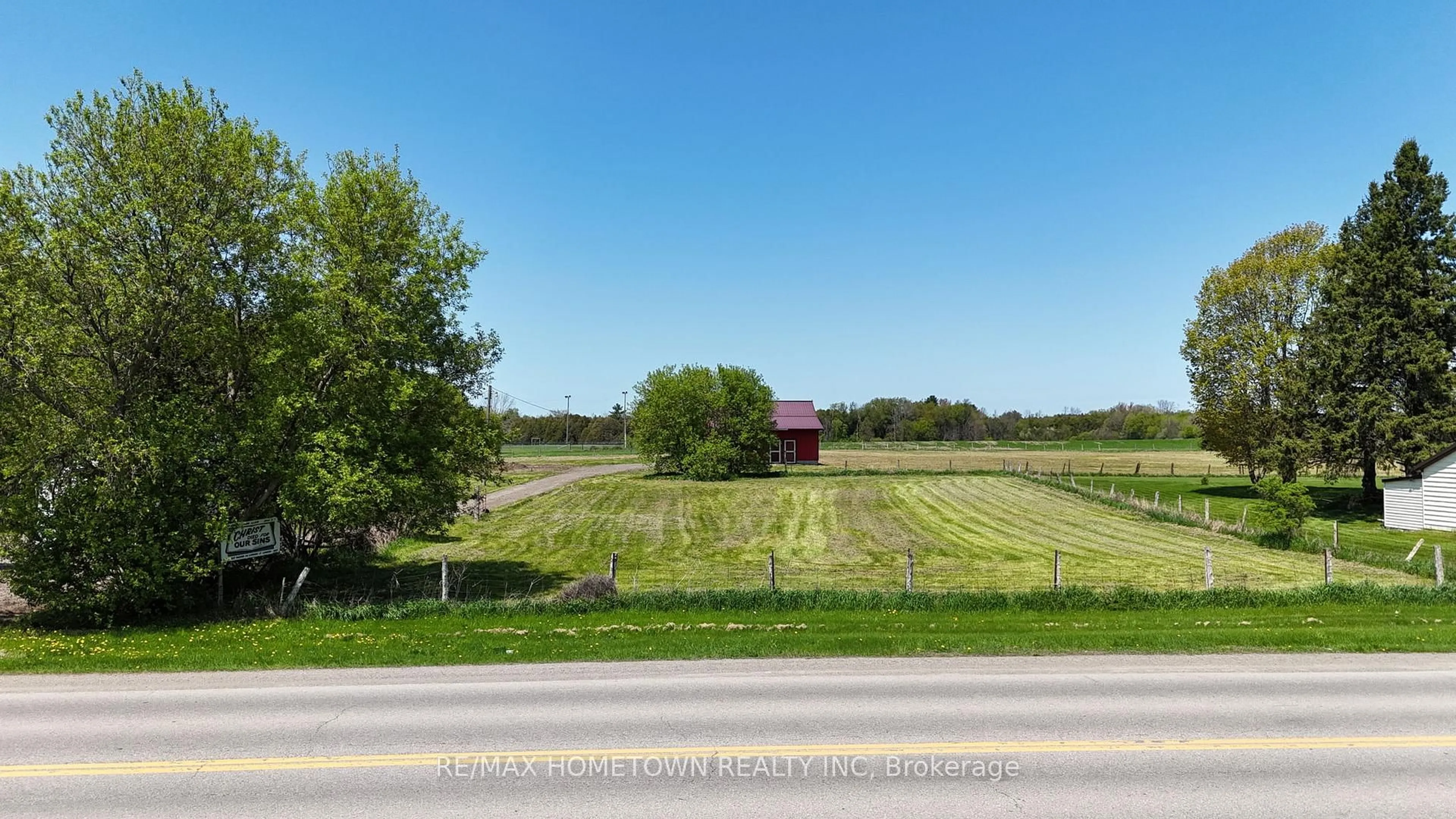 A pic from outside/outdoor area/front of a property/back of a property/a pic from drone, unknown for 3570 County Road 26 Rd, Augusta Ontario K0E 1T0