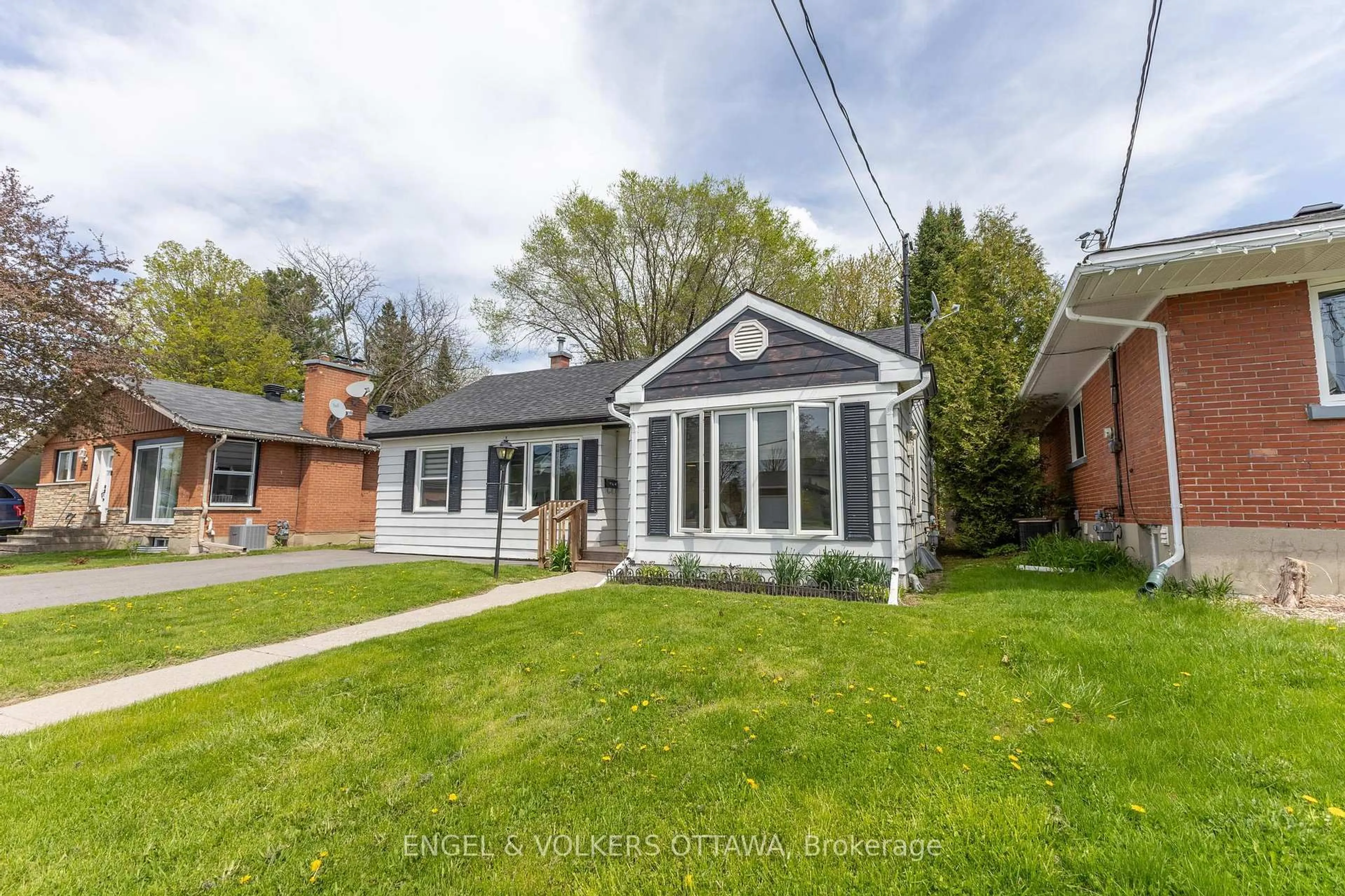 Home with brick exterior material, street for 115 Riverview Dr, Arnprior Ontario K7S 2G3