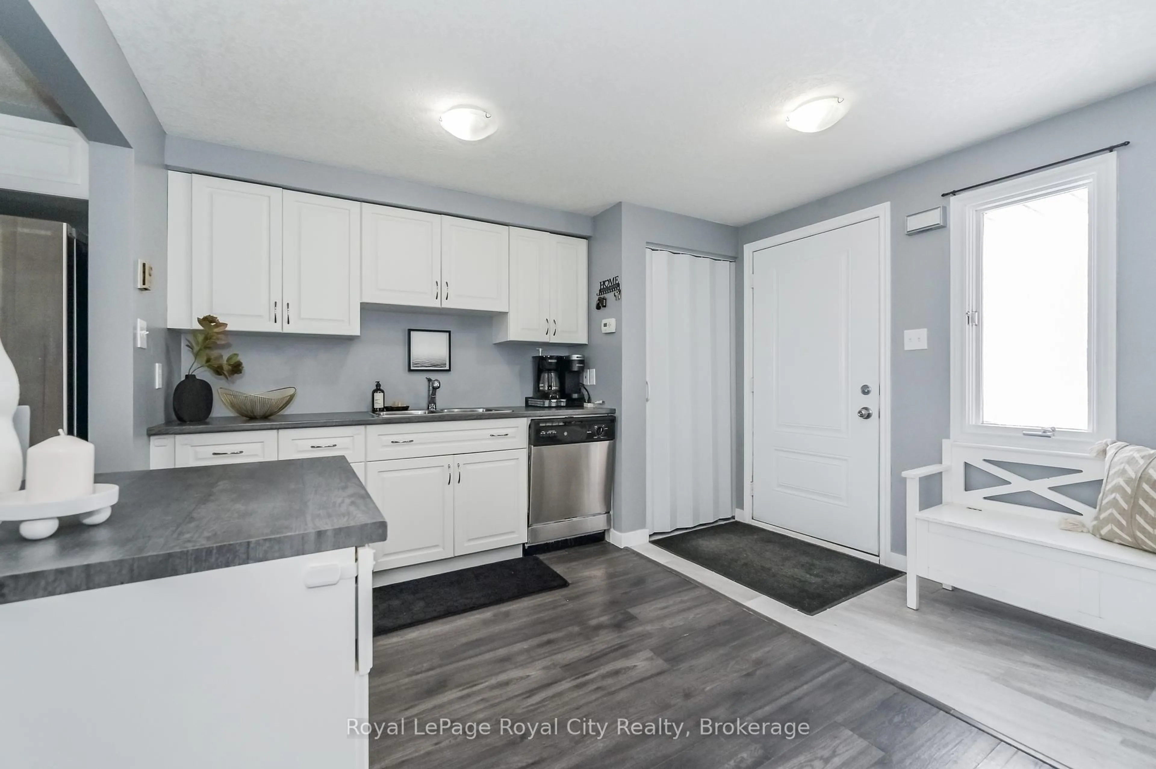 Open concept kitchen, unknown for 300 Stornoway Dr, Centre Wellington Ontario N1M 3K6