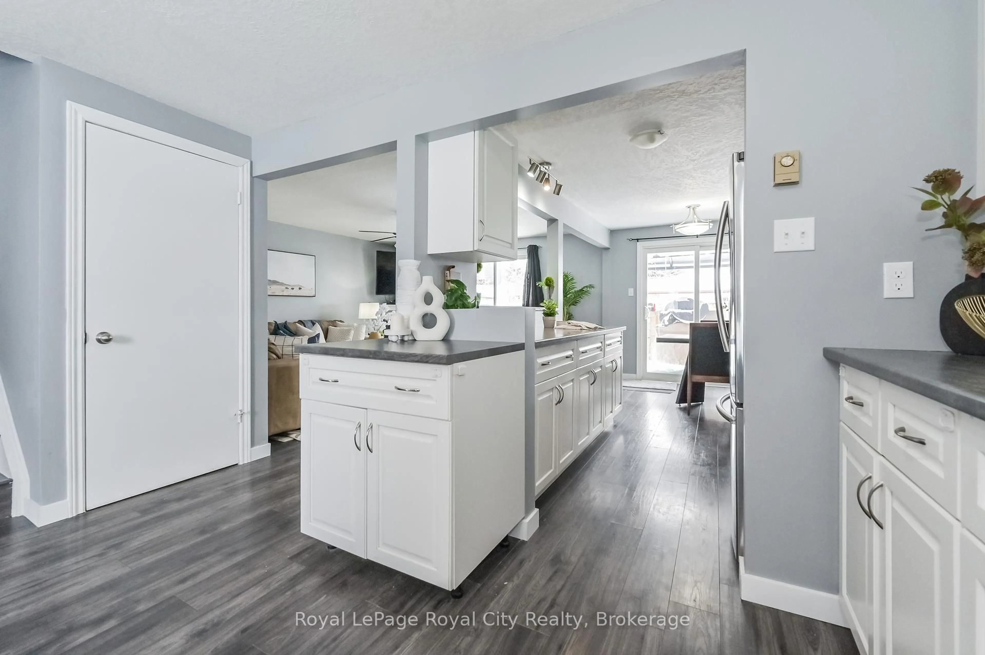 Open concept kitchen, unknown for 300 Stornoway Dr, Centre Wellington Ontario N1M 3K6