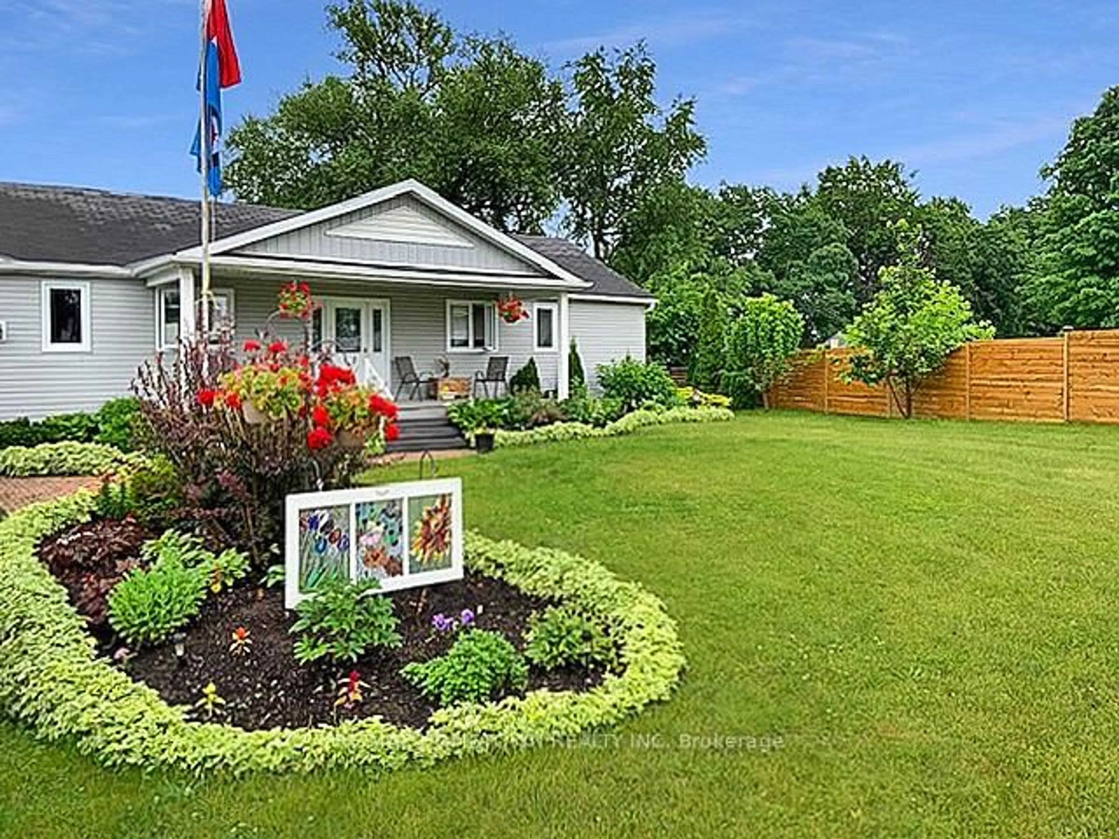 Home with vinyl exterior material, unknown for 1435 County Road 2 Rd, Augusta Ontario K0E 1T0