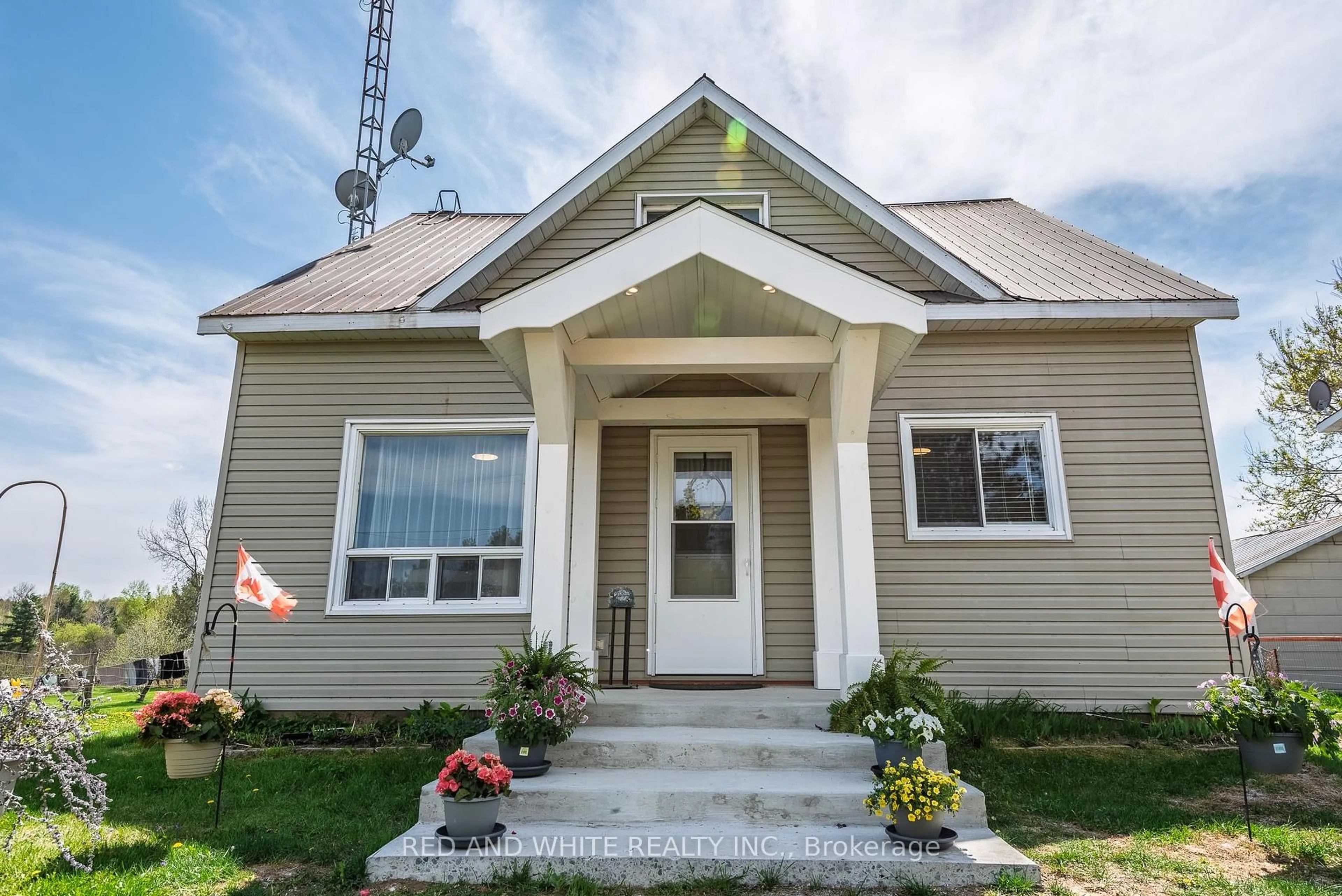 Home with vinyl exterior material, unknown for 2683 Round Lake Rd, Round Lake Centre Ontario K0J 2J0