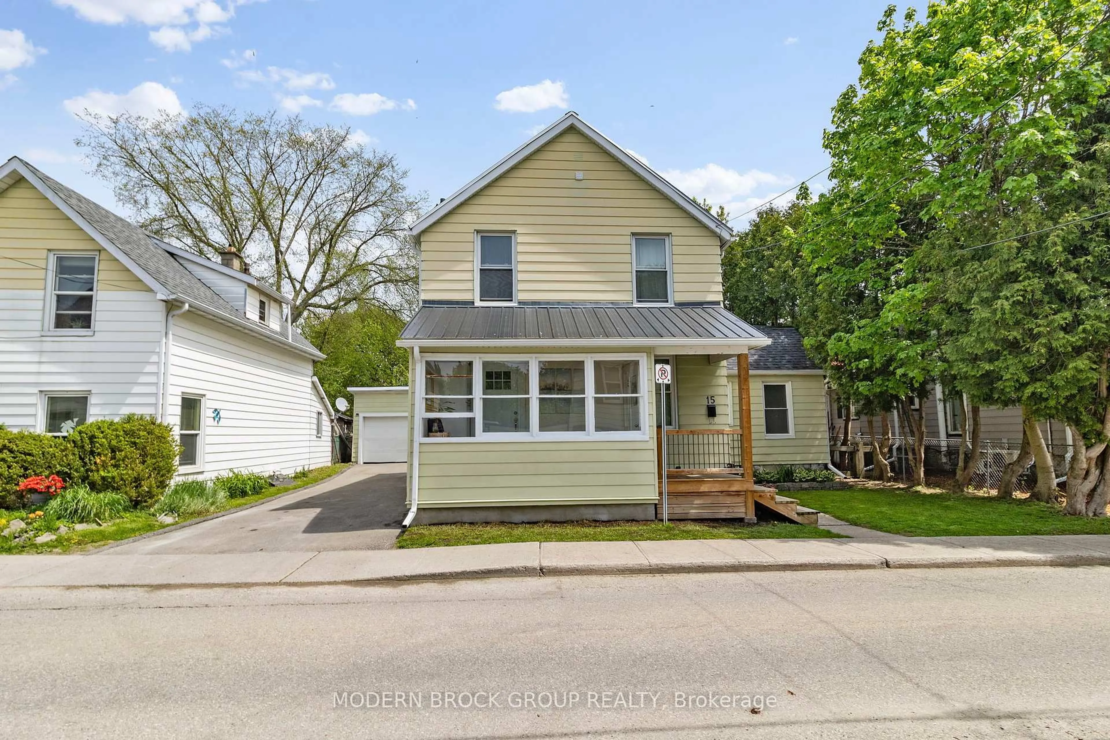 Home with vinyl exterior material, street for 15 Bennett St, Brockville Ontario K6V 2V5