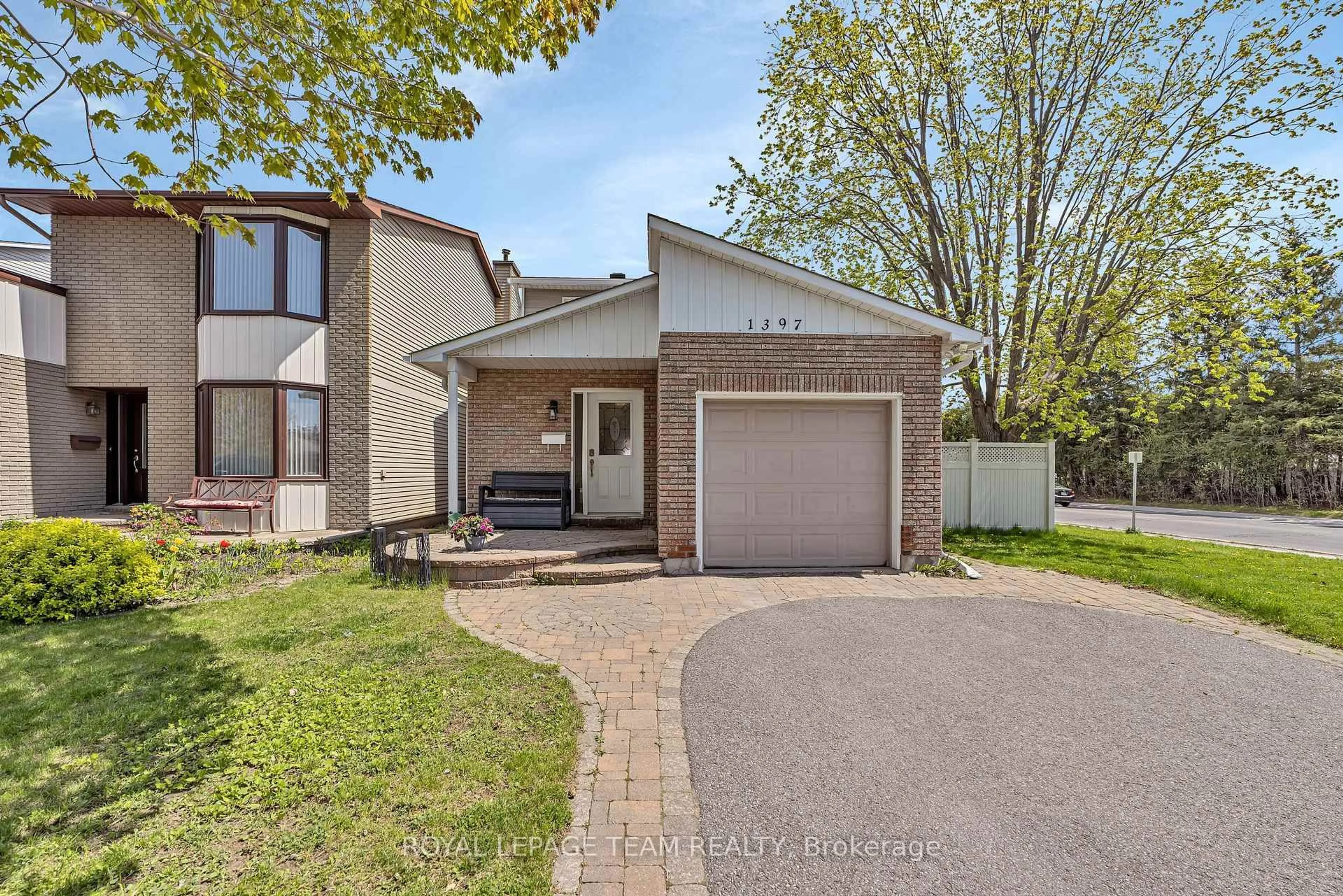 Home with vinyl exterior material, street for 1397 Cedarcroft Cres, Orleans Ontario K1B 5G8