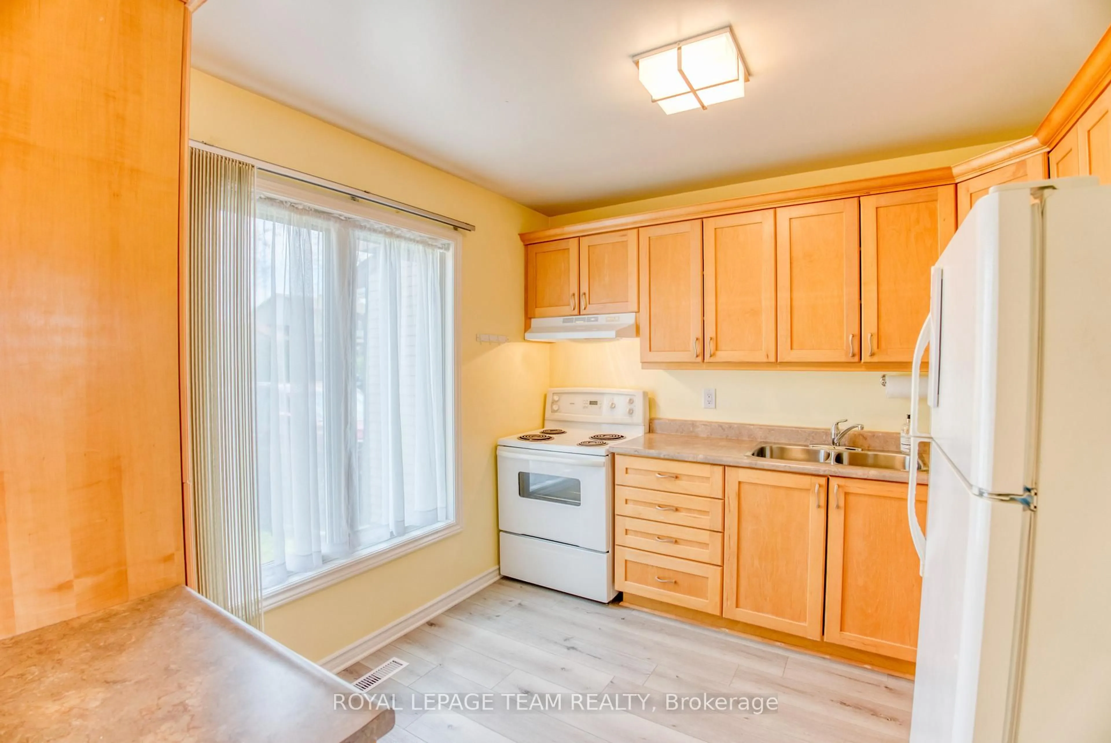 Standard kitchen, unknown for 23 Tulane Cres, Ottawa Ontario K2J 2G2
