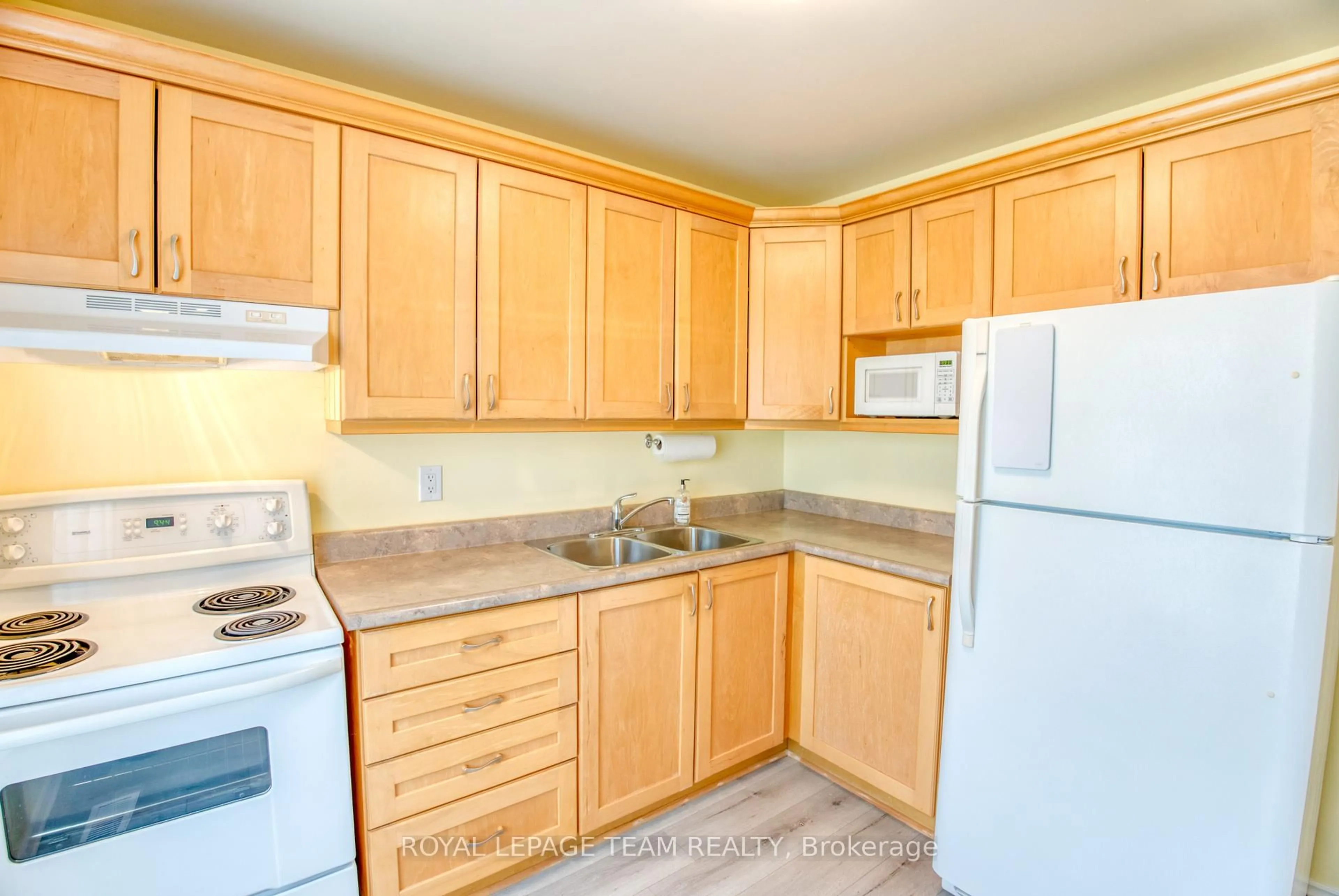 Standard kitchen, unknown for 23 Tulane Cres, Ottawa Ontario K2J 2G2