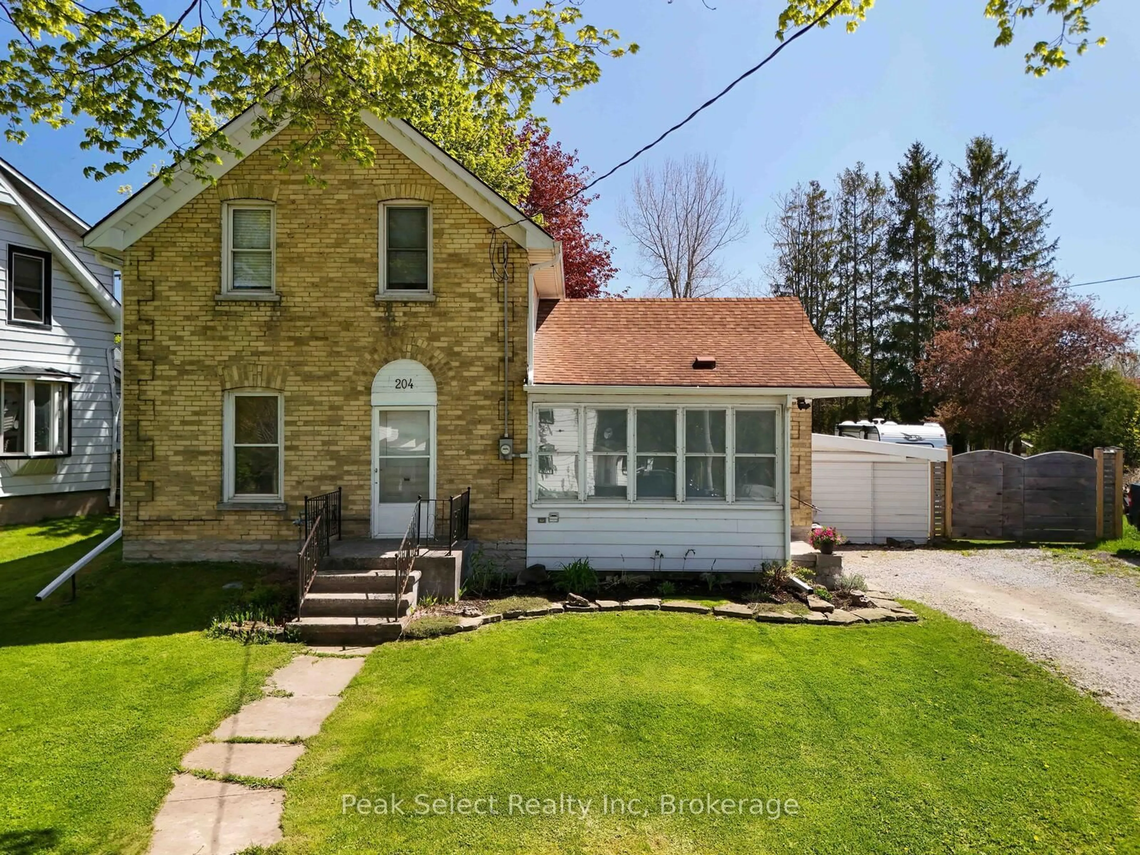 Home with vinyl exterior material, street for 204 Victoria St, St. Marys Ontario N4X 1A4