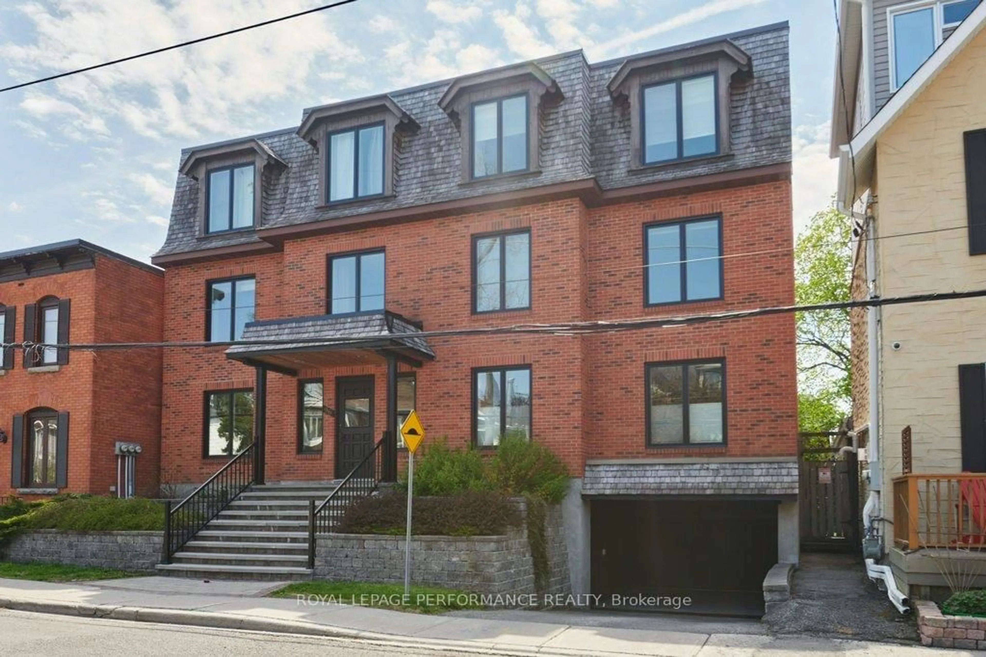 Home with brick exterior material, building for 96 Frank St #2, Ottawa Ontario K2P 0X2