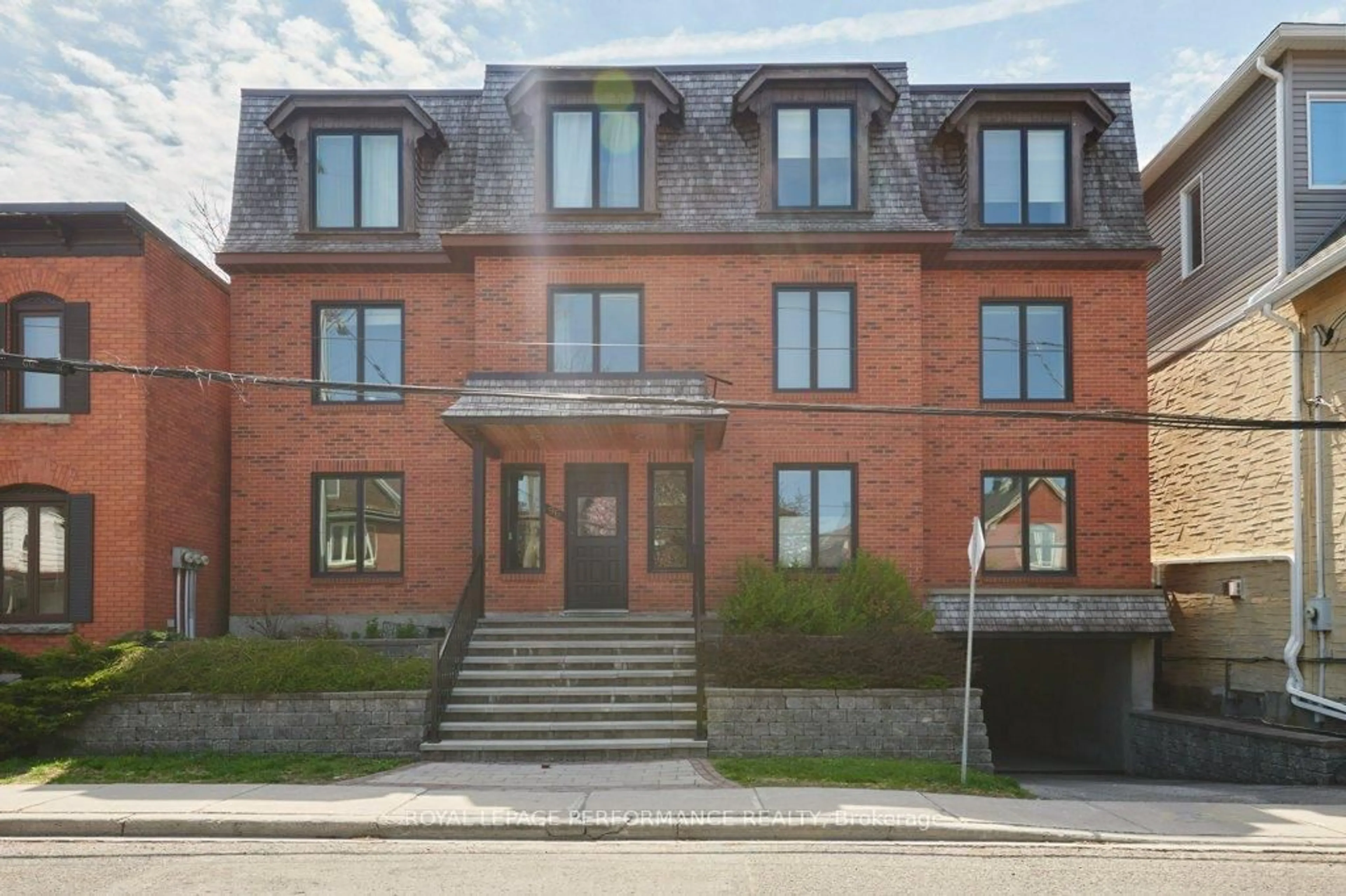 Home with brick exterior material, building for 96 Frank St #2, Ottawa Ontario K2P 0X2