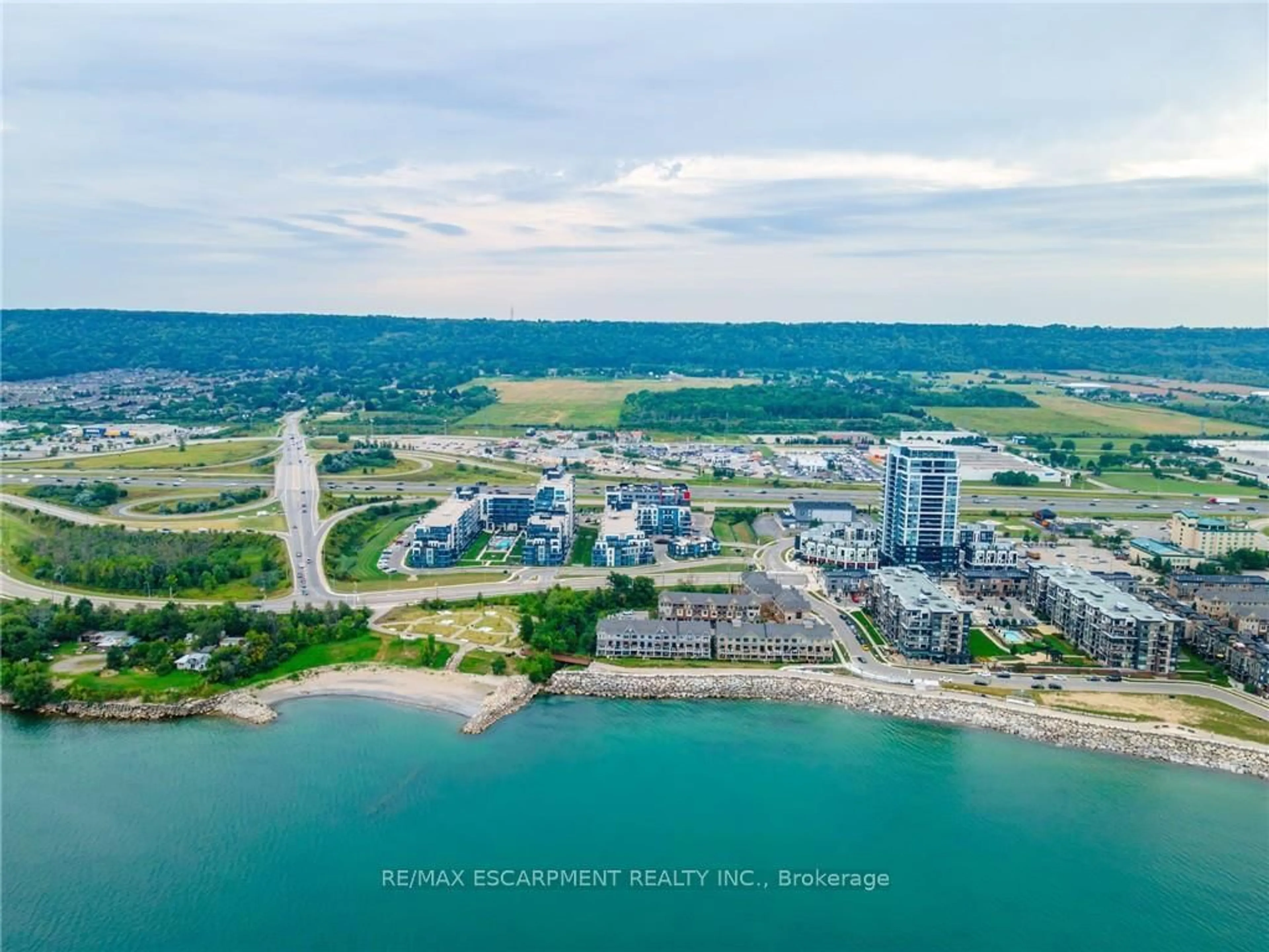 A pic from outside/outdoor area/front of a property/back of a property/a pic from drone, water/lake/river/ocean view for 16 Concord Pl #547, Grimsby Ontario L3M 0J1