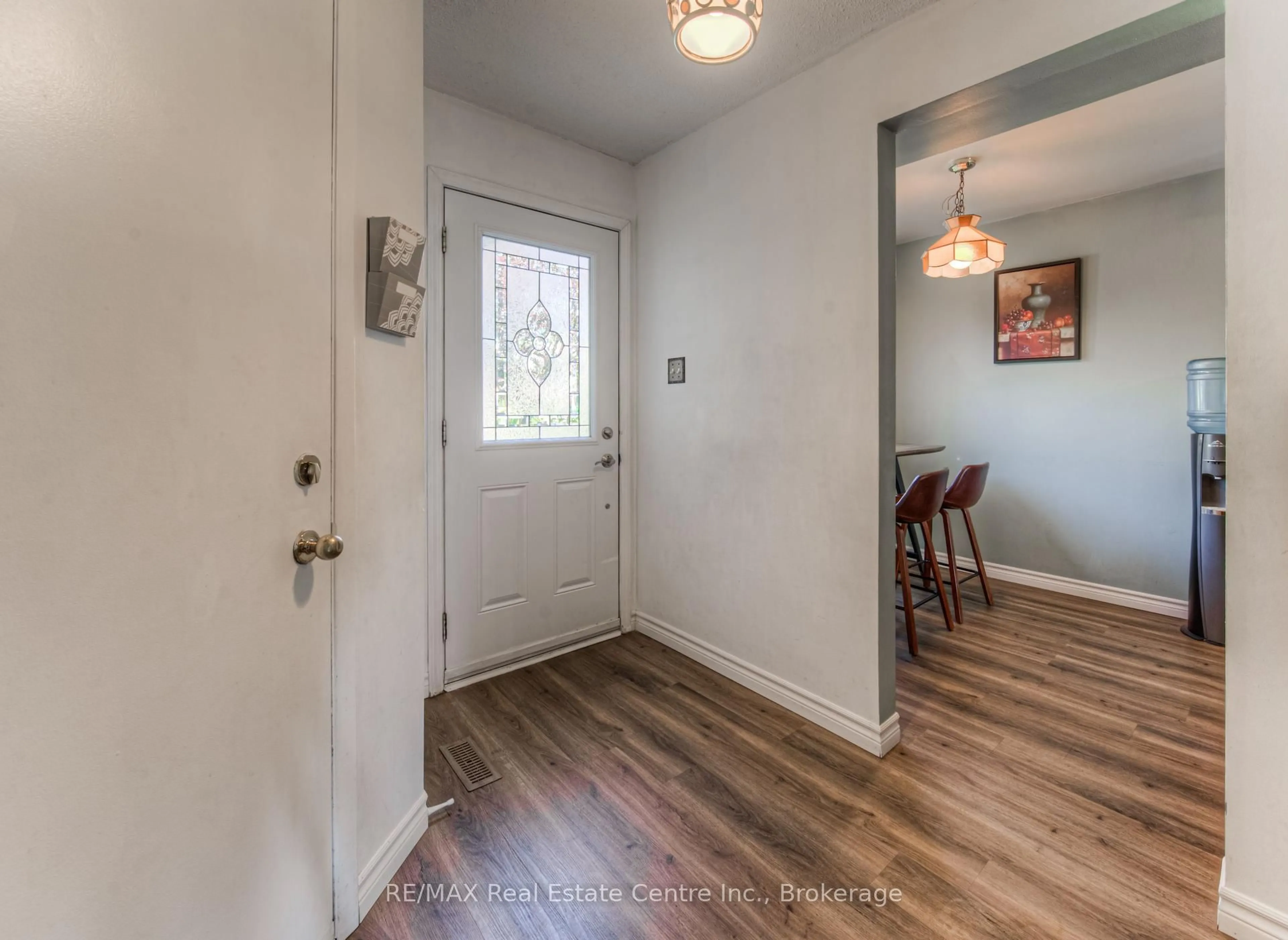 Indoor entryway for 375 Kingscourt Dr #21, Waterloo Ontario N2K 3N7