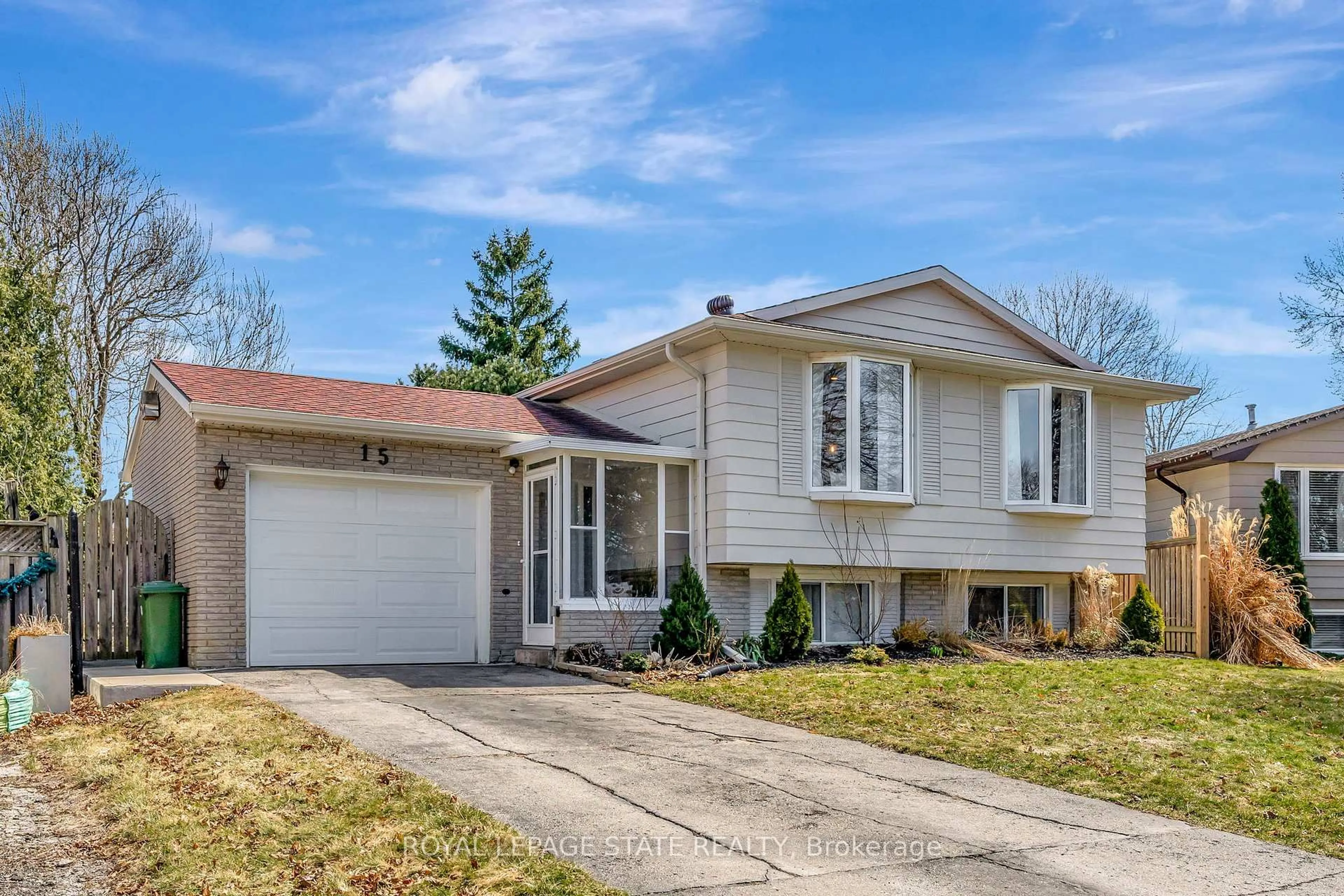 Home with vinyl exterior material, street for 15 Elsa Crt, Hamilton Ontario L9C 4R7