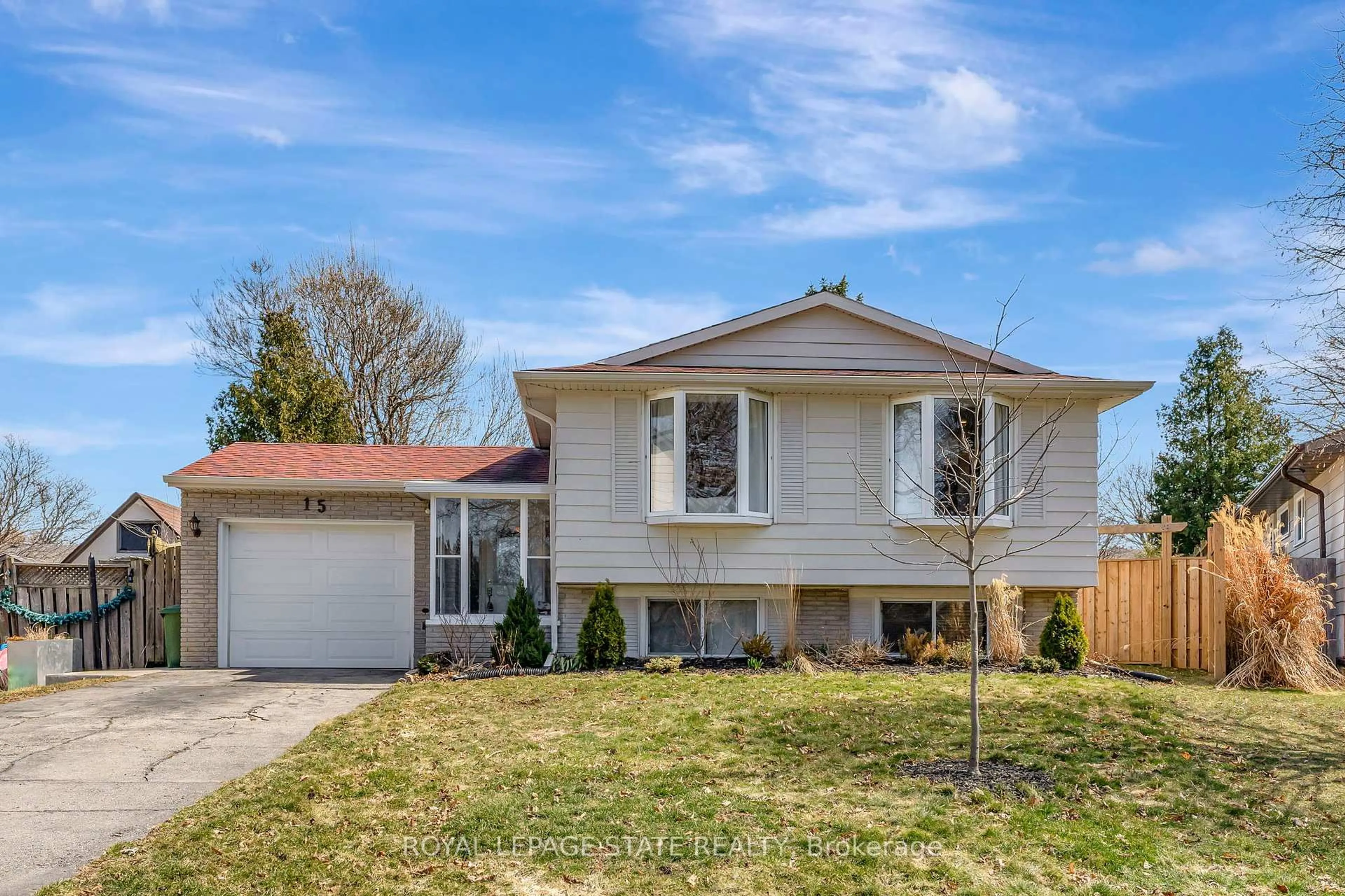 Home with vinyl exterior material, street for 15 Elsa Crt, Hamilton Ontario L9C 4R7