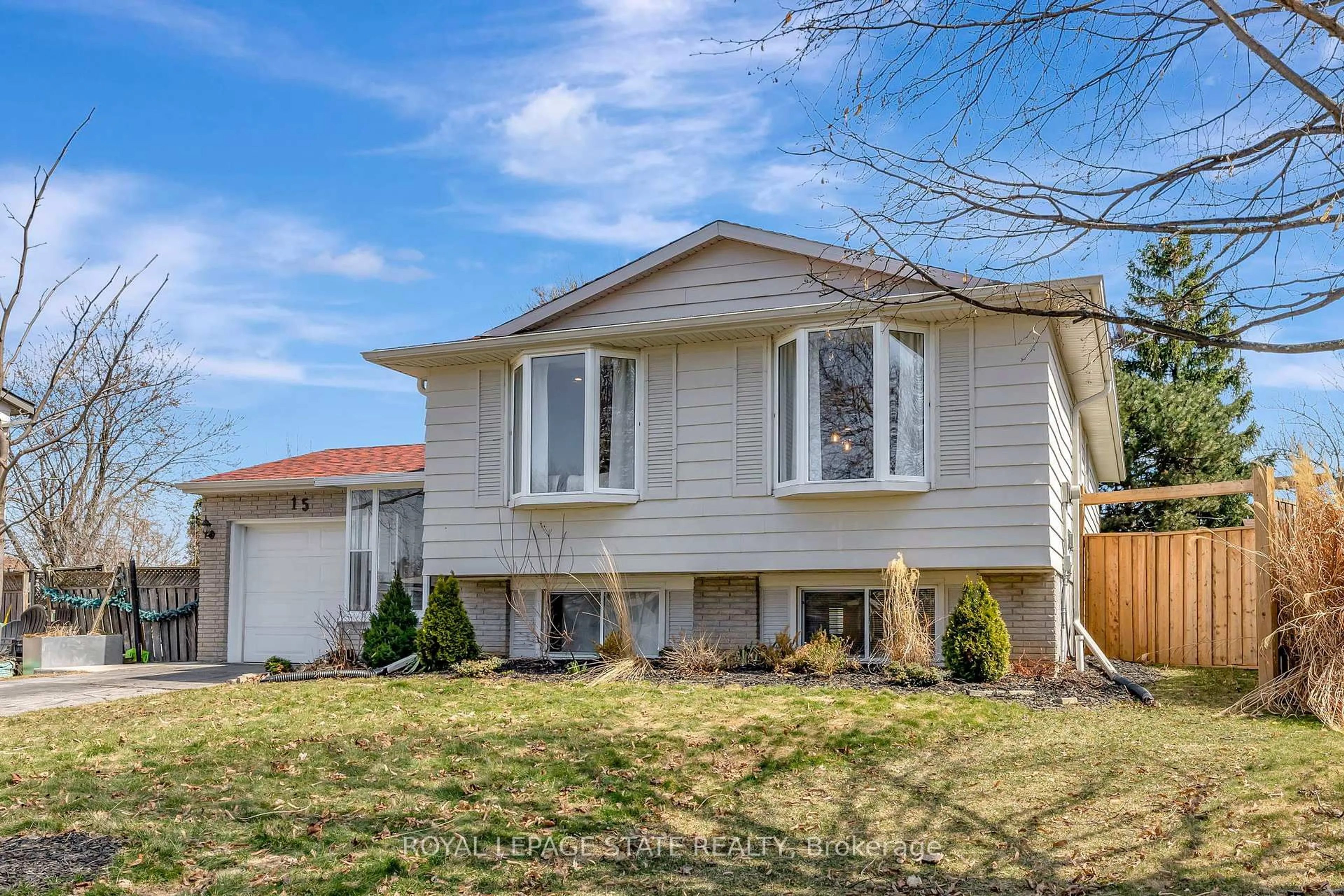 Home with vinyl exterior material, street for 15 Elsa Crt, Hamilton Ontario L9C 4R7
