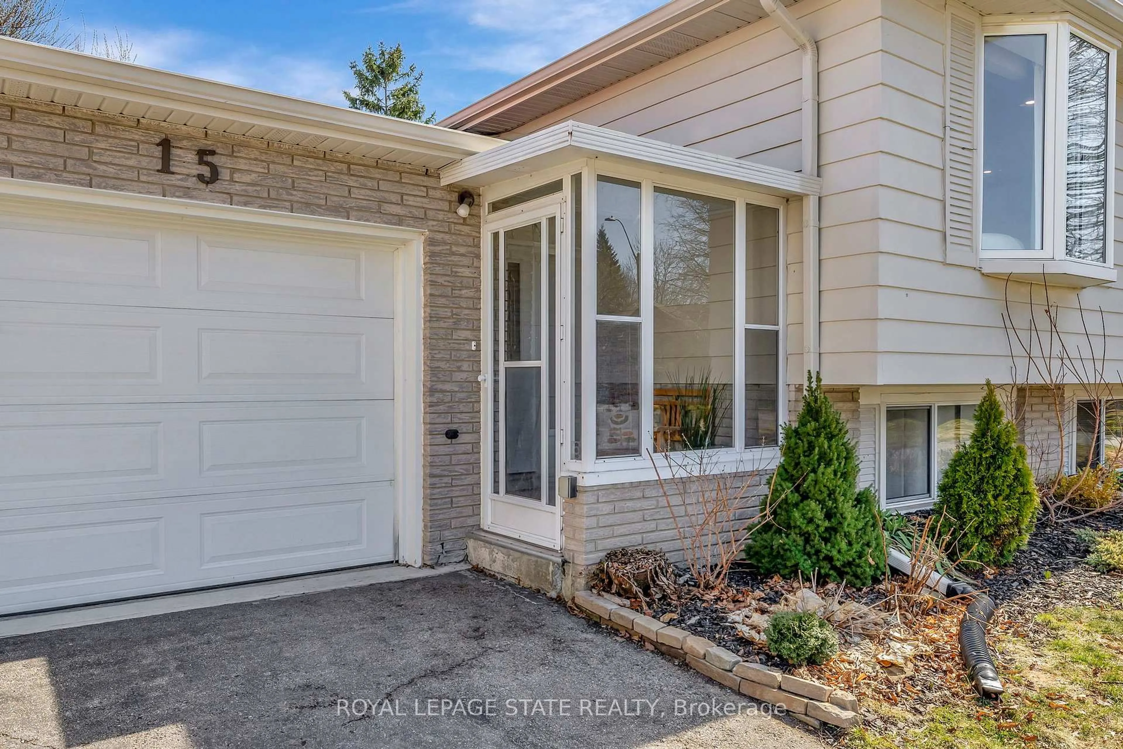 Home with vinyl exterior material, street for 15 Elsa Crt, Hamilton Ontario L9C 4R7