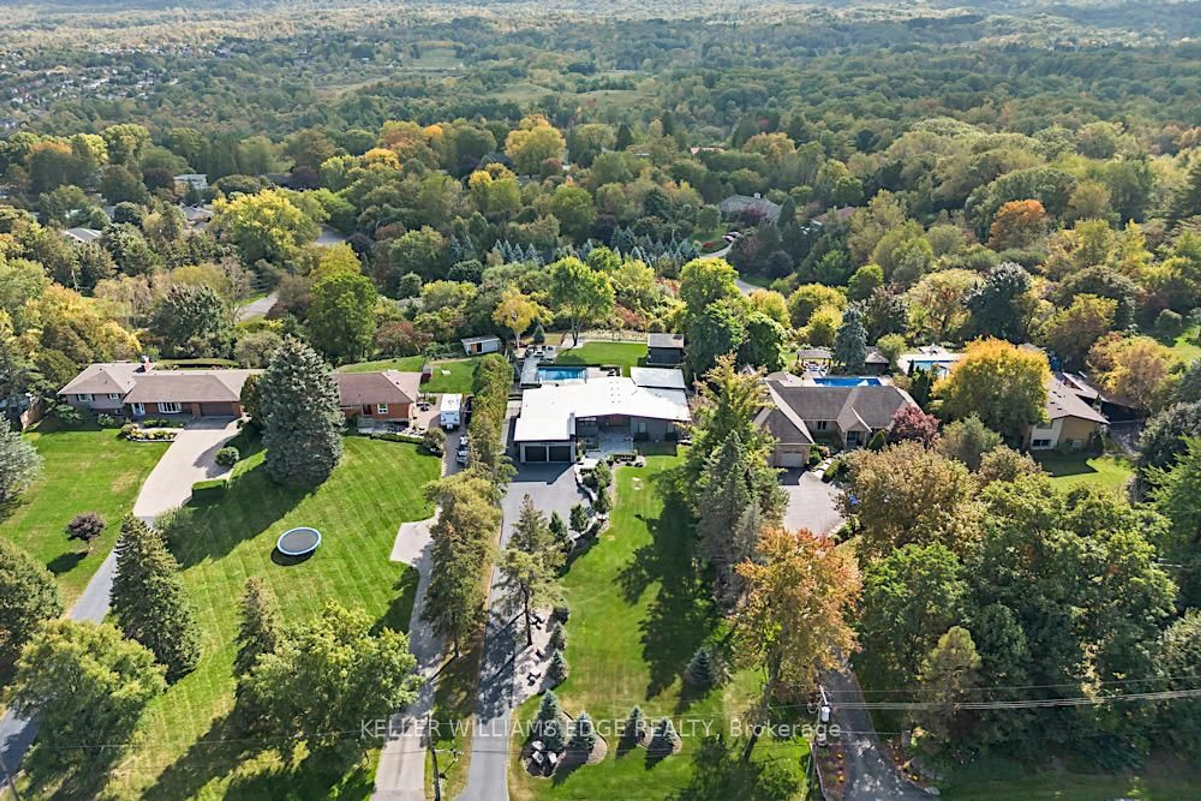 A pic from outside/outdoor area/front of a property/back of a property/a pic from drone, unknown for 56 Oak Ave, Hamilton Ontario L9H 4Y9