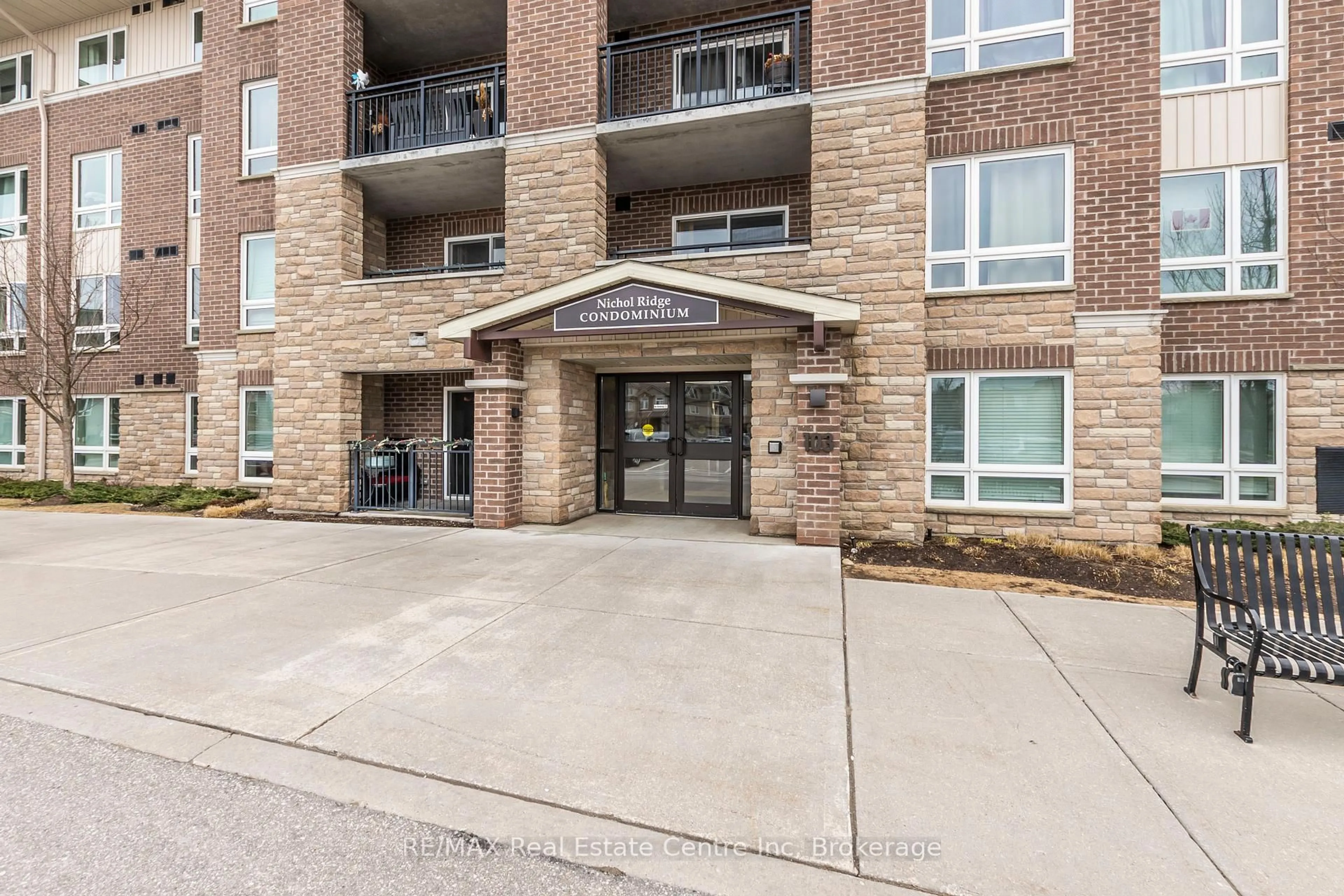Indoor foyer for 103 Westminster Cres #113, Centre Wellington Ontario N1M 0C6