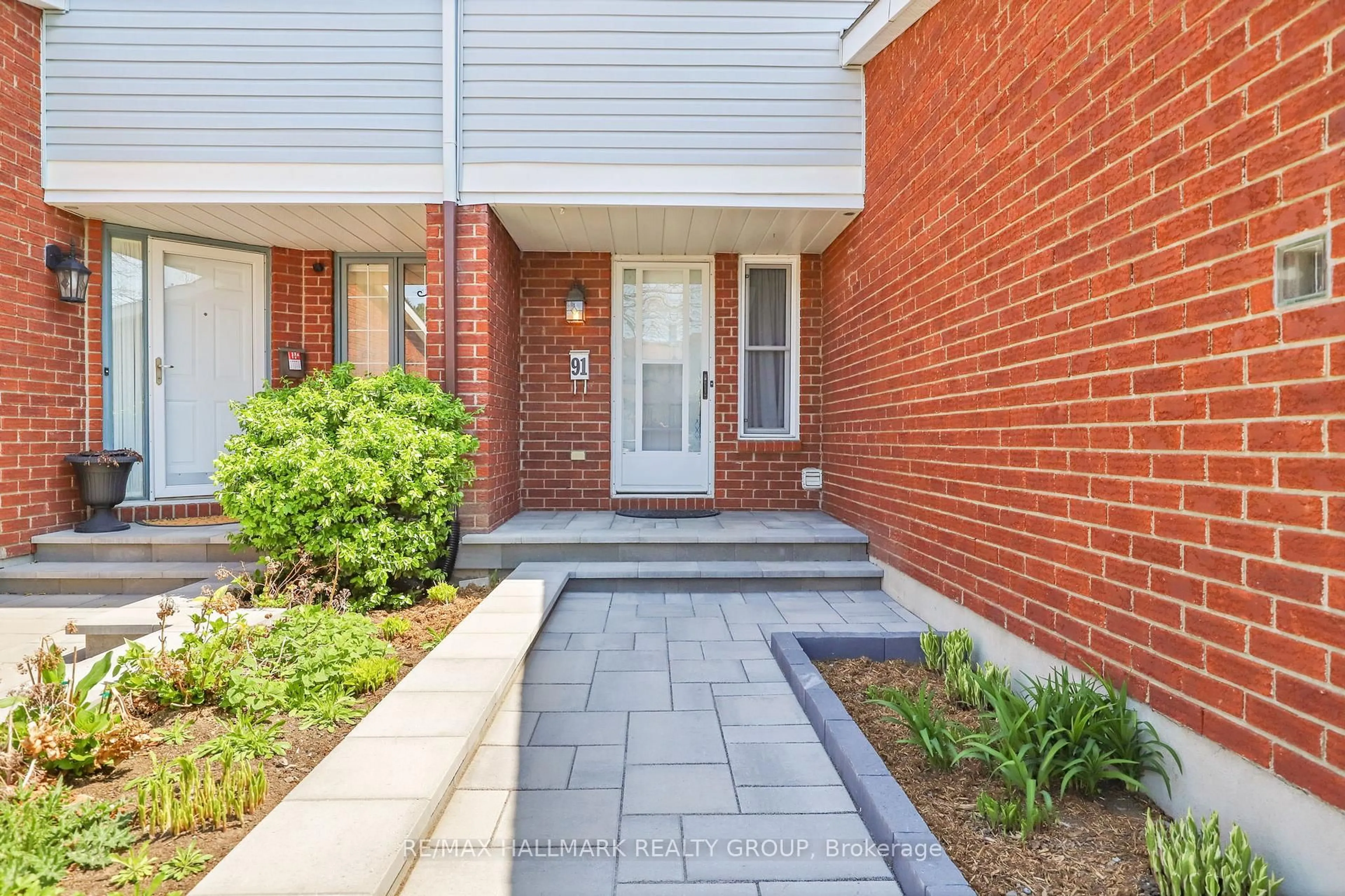 Unknown for 91 Langstrom Cres, Ottawa Ontario K1G 5J6